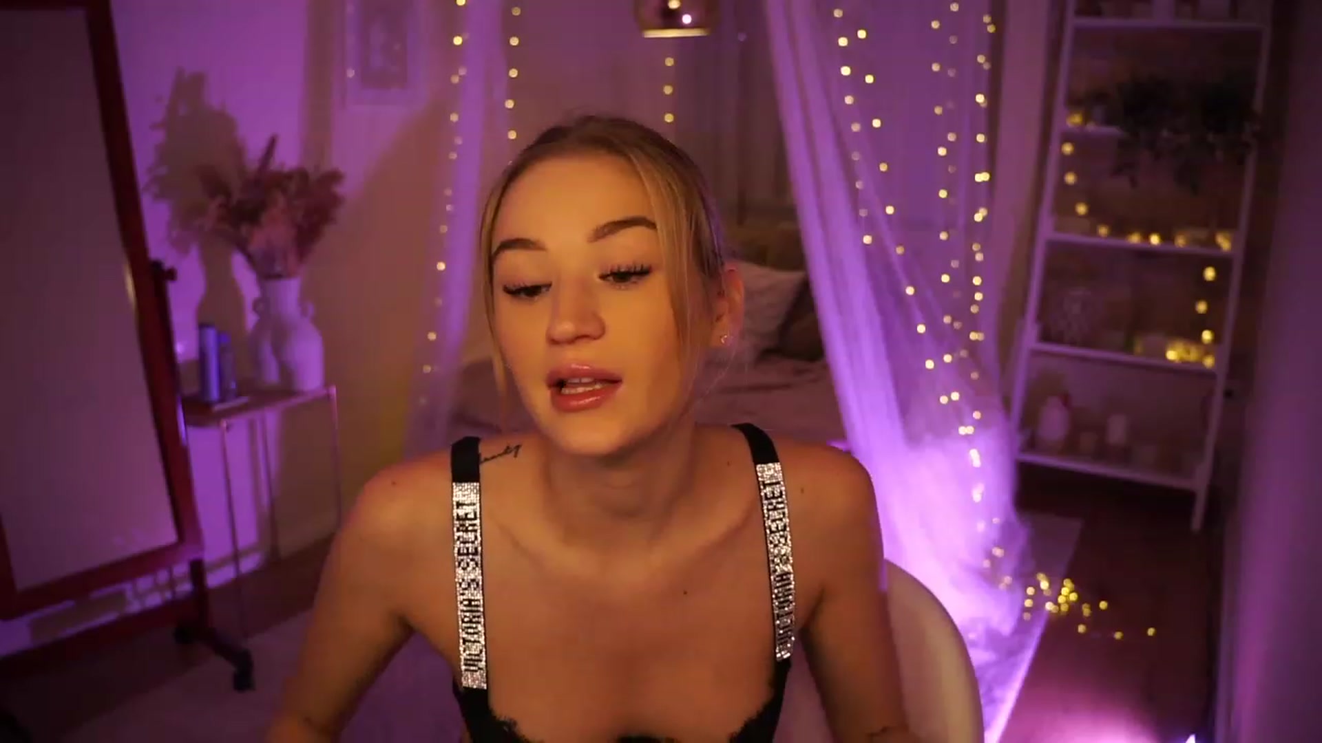 Gallery image thumbnail from CheckmyPeach's myfreecams stream on, 12/31/2023, 02:14 image 15 of 20