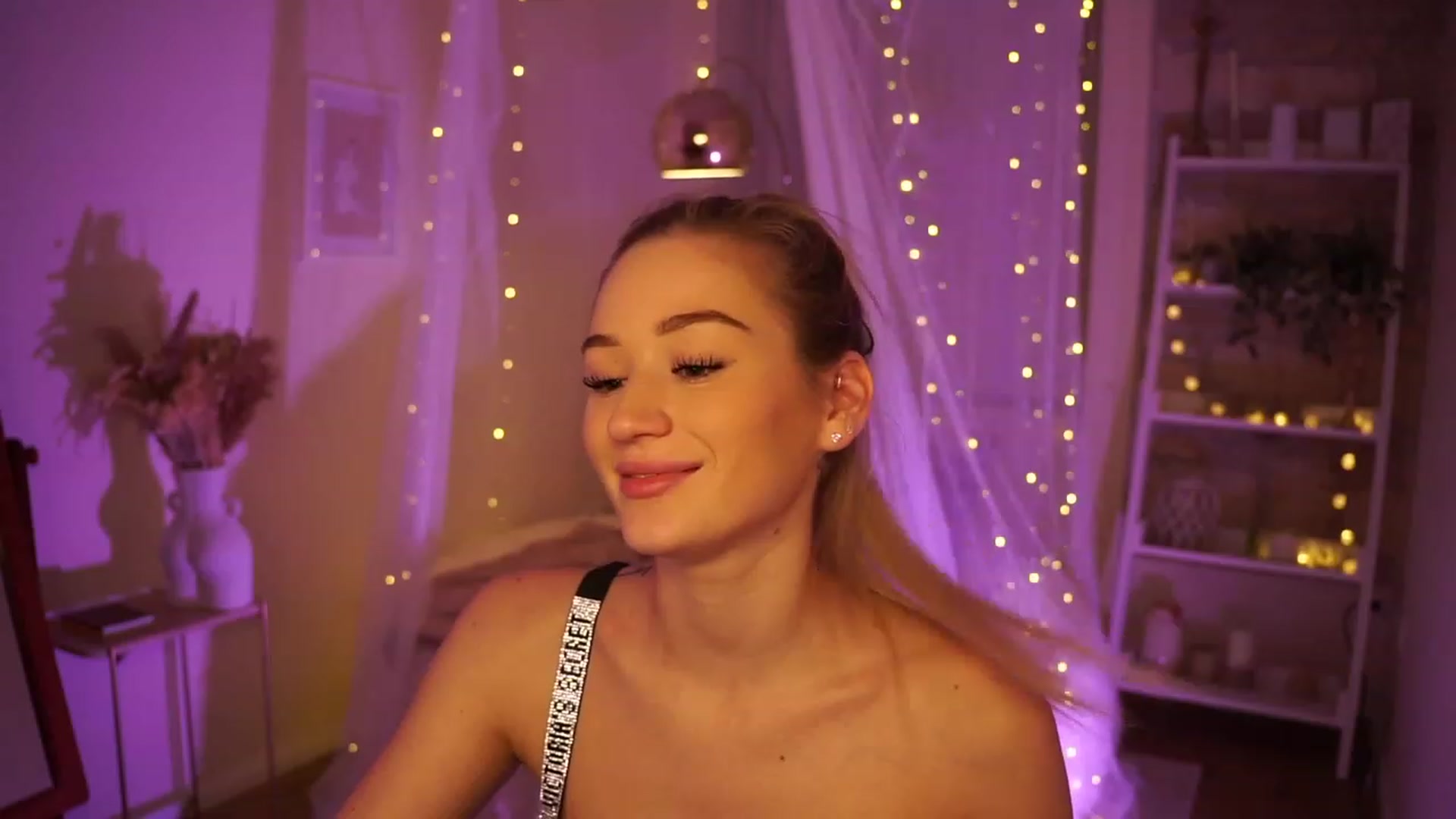 Gallery image thumbnail from CheckmyPeach's myfreecams stream on, 12/31/2023, 04:33 image 7 of 20