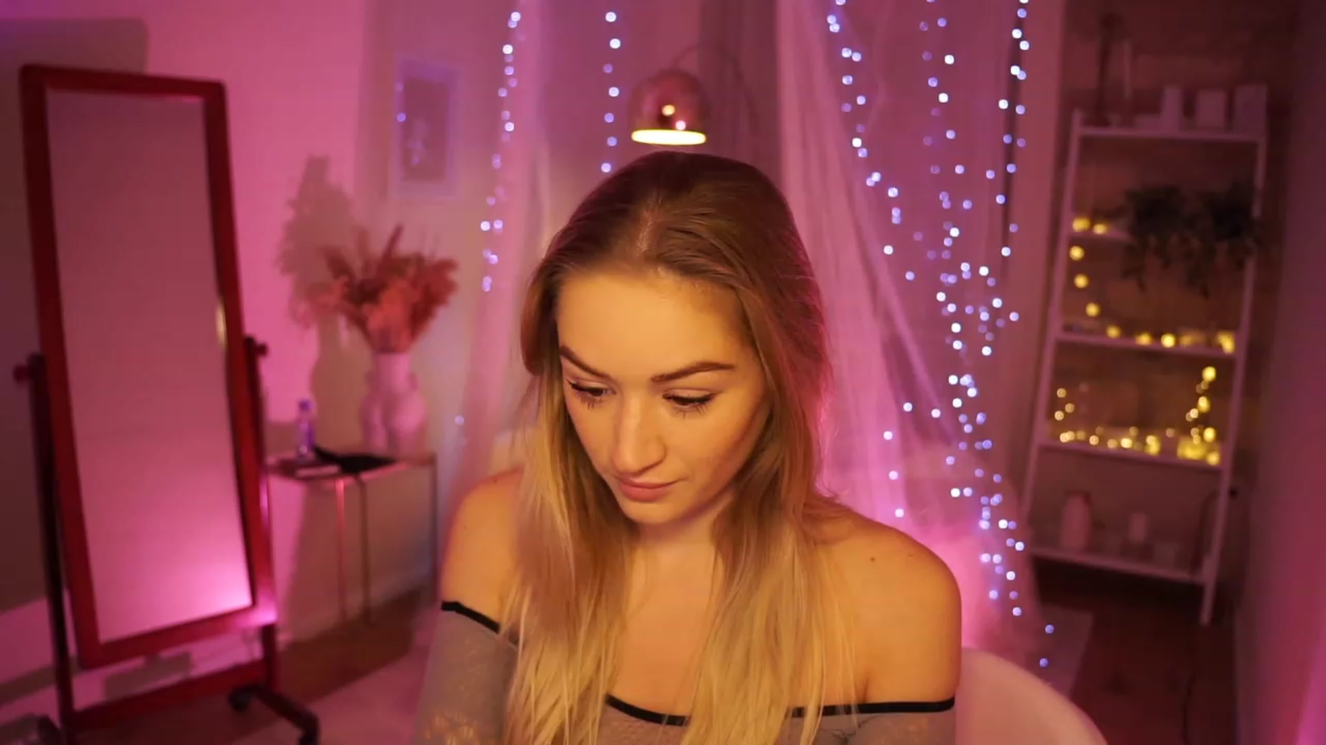 Gallery image thumbnail from CheckmyPeach's myfreecams stream on, 01/25/2024, 23:37 image 3 of 20