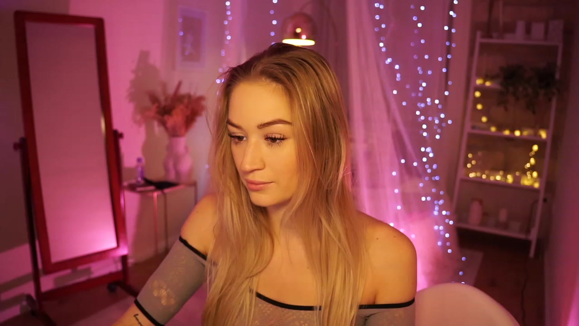 Gallery image thumbnail from CheckmyPeach's myfreecams stream on, 01/25/2024, 23:37 image 10 of 20