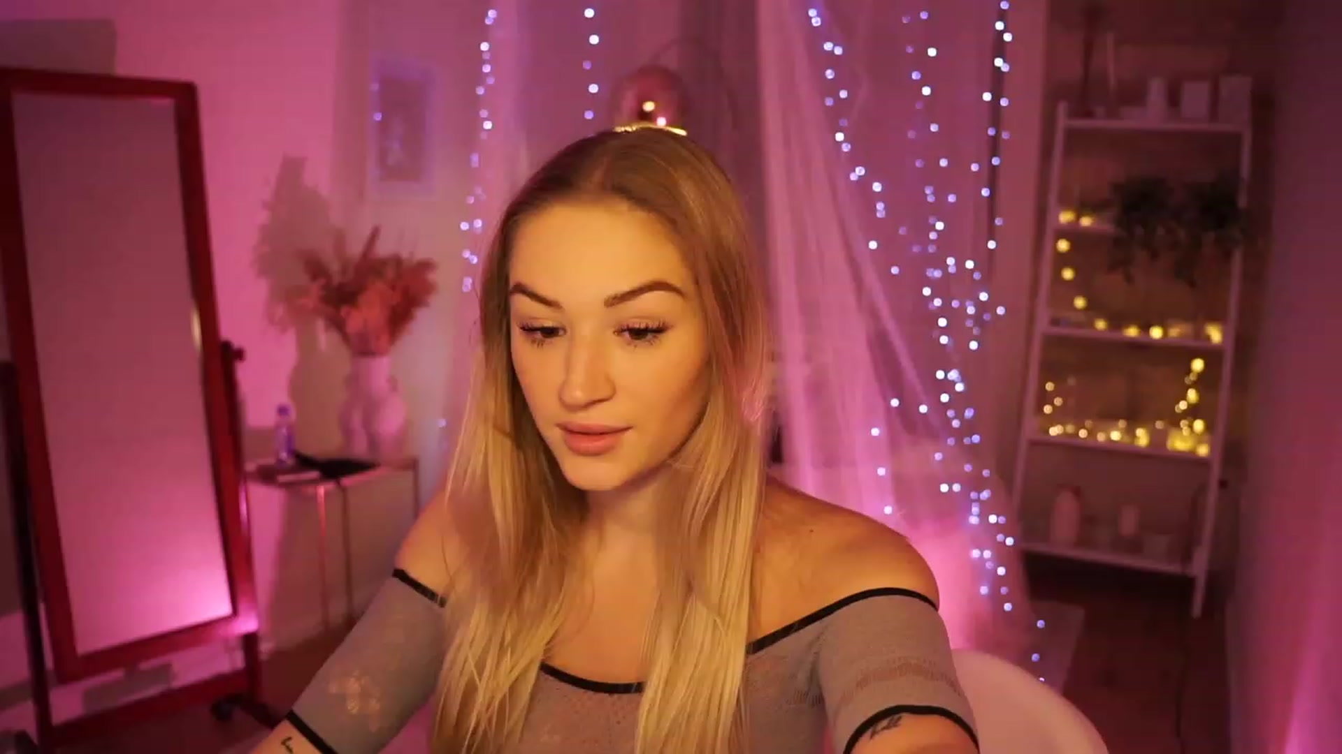 Gallery image thumbnail from CheckmyPeach's myfreecams stream on, 01/25/2024, 23:37 image 2 of 20