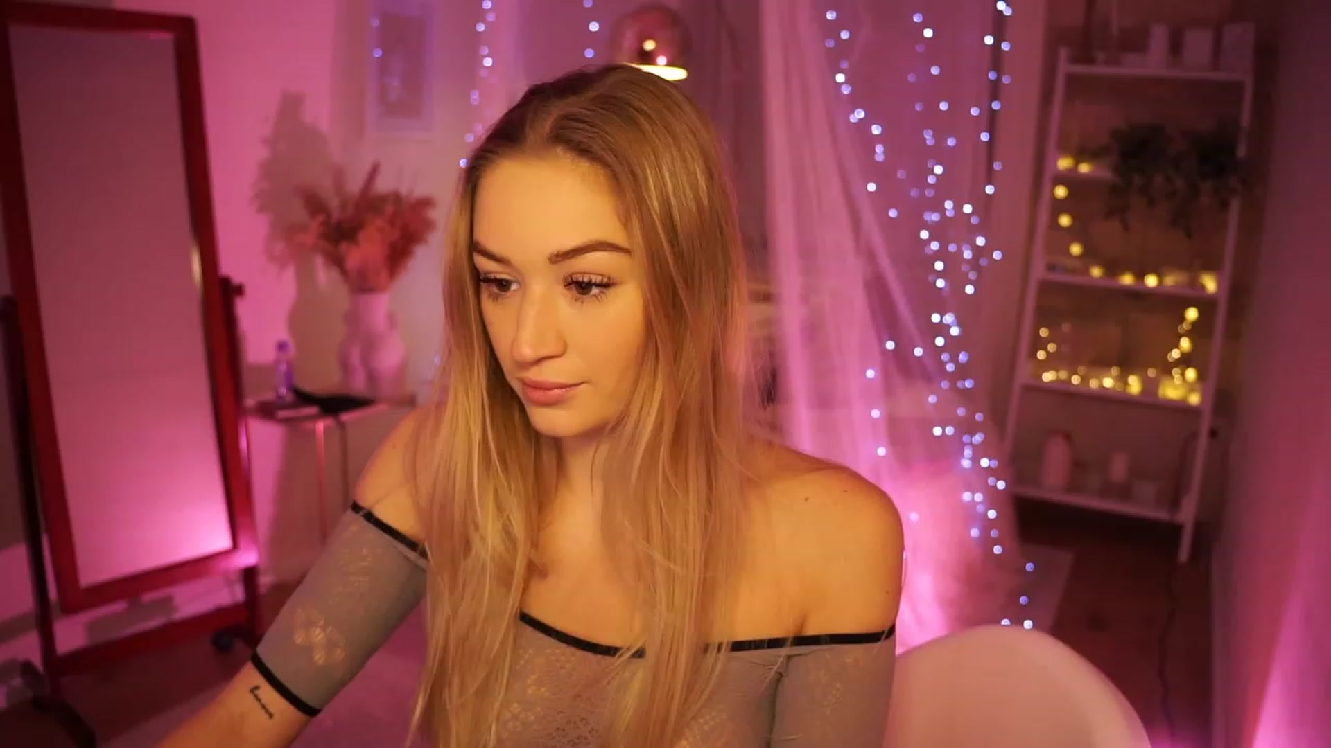 Gallery image thumbnail from CheckmyPeach's myfreecams stream on, 01/25/2024, 23:37 image 8 of 20