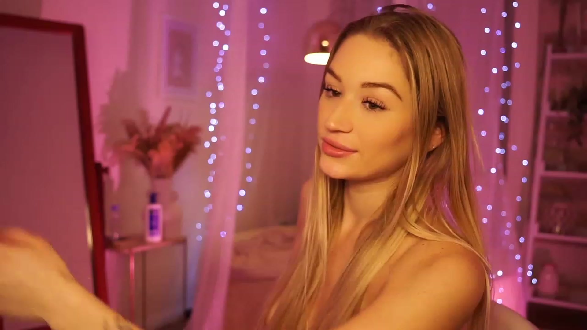 Gallery image thumbnail from CheckmyPeach's myfreecams stream on, 02/02/2024, 03:29 image 12 of 20