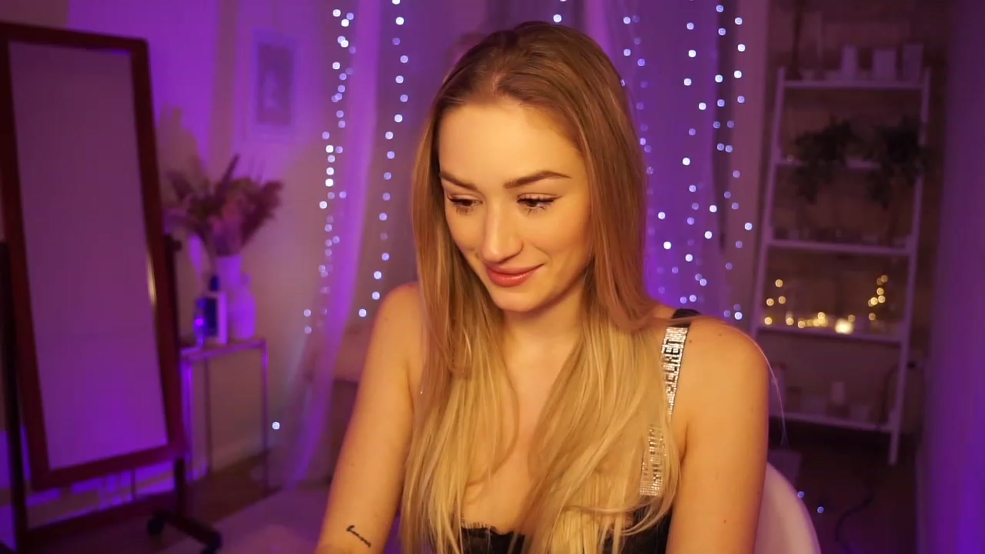 Gallery image thumbnail from CheckmyPeach's myfreecams stream on, 02/07/2024, 05:50 image 6 of 20