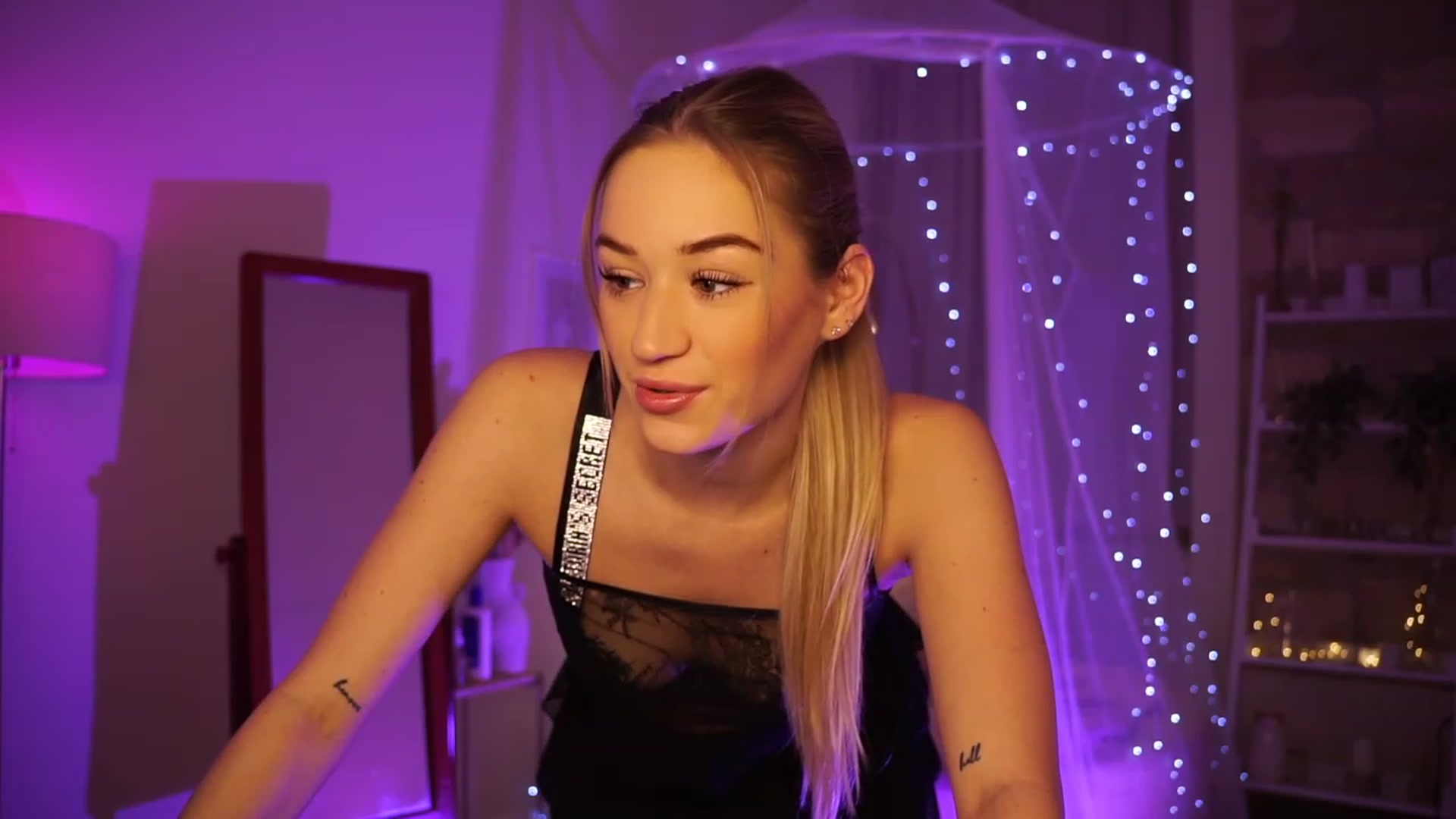 Gallery image thumbnail from CheckmyPeach's myfreecams stream on, 02/09/2024, 03:59 image 6 of 20