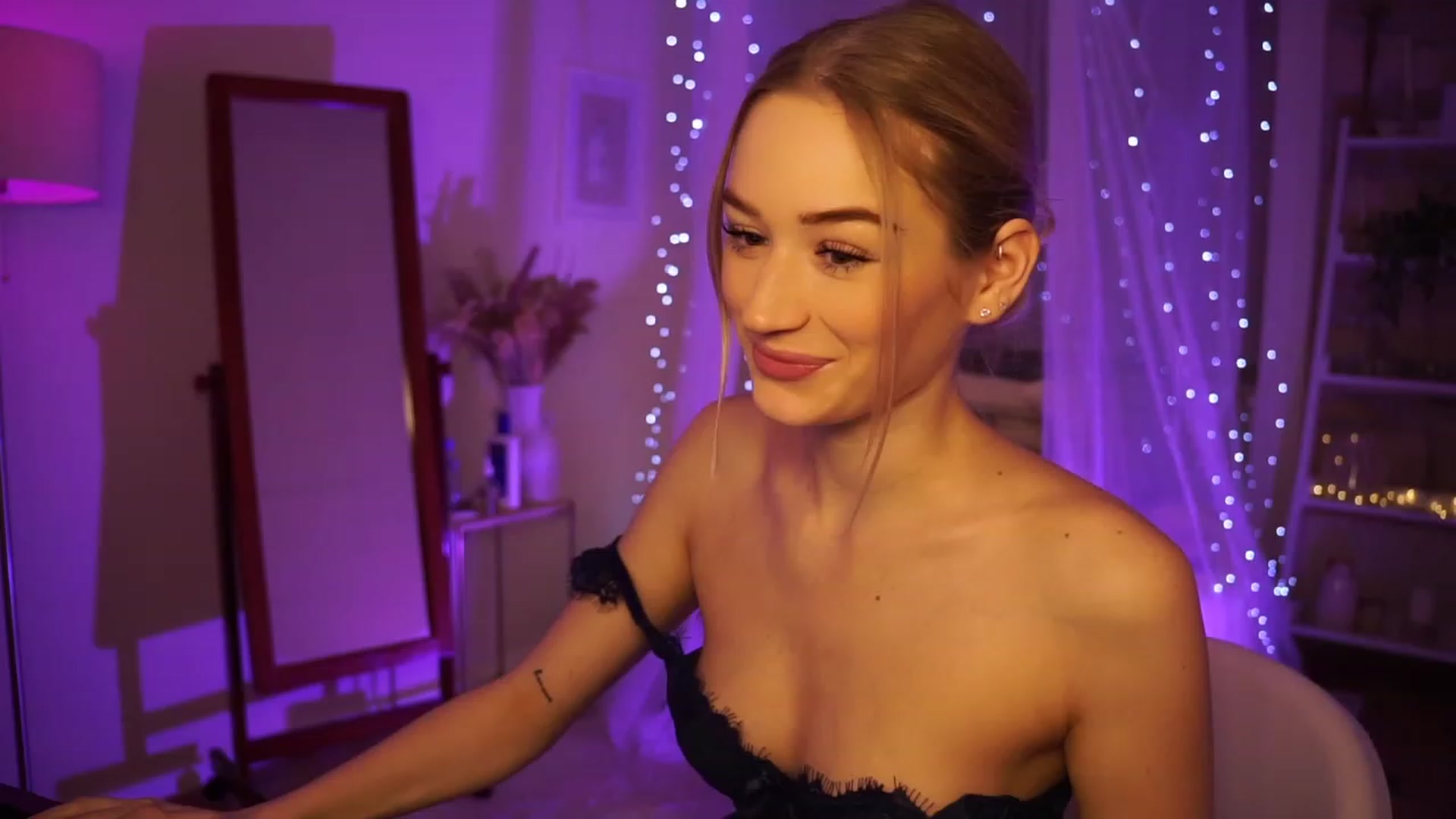 Gallery image thumbnail from CheckmyPeach's myfreecams stream on, 02/09/2024, 17:56 image 9 of 20