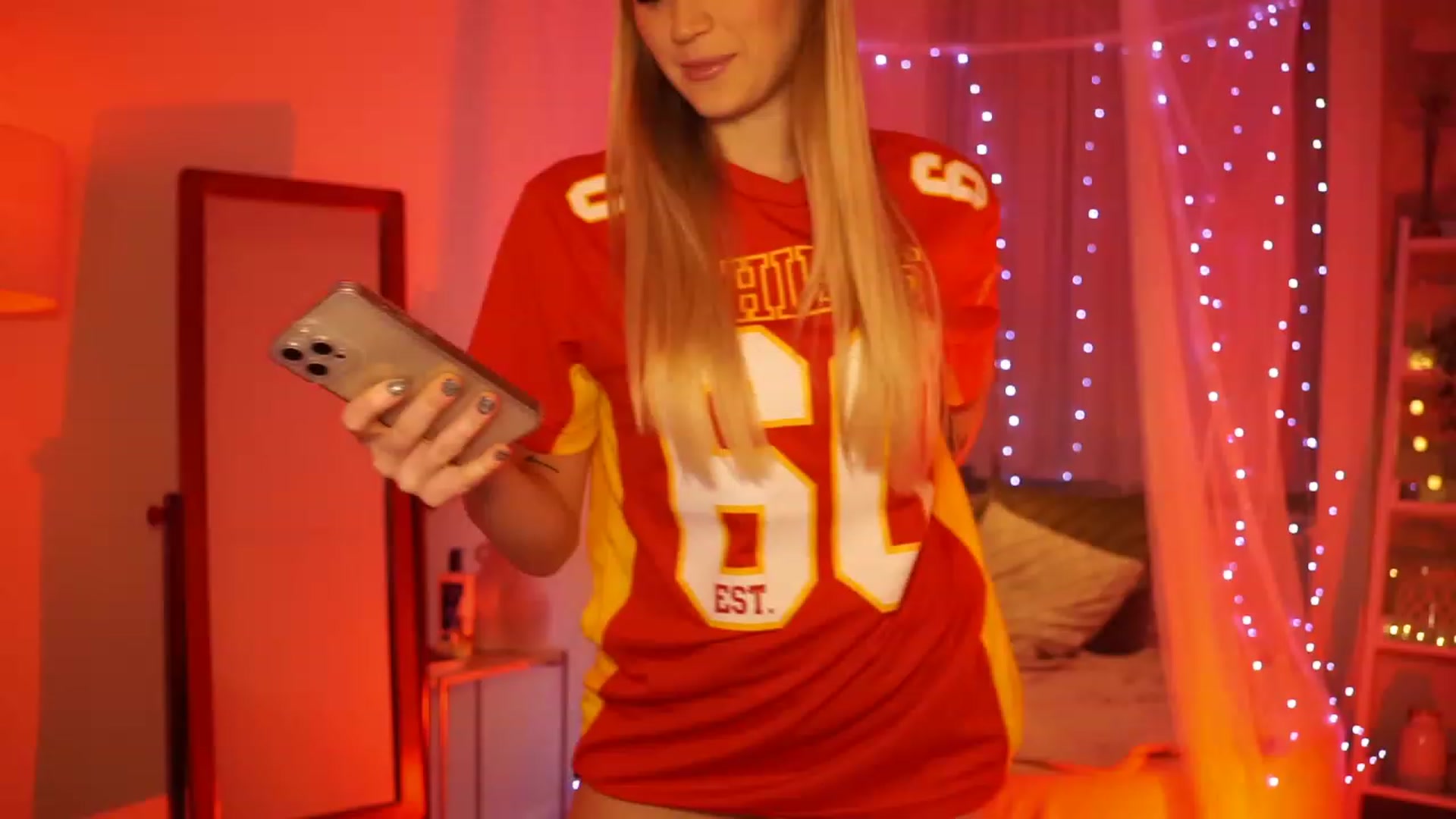 Gallery image thumbnail from CheckmyPeach's myfreecams stream on, 02/11/2024, 17:30 image 16 of 20