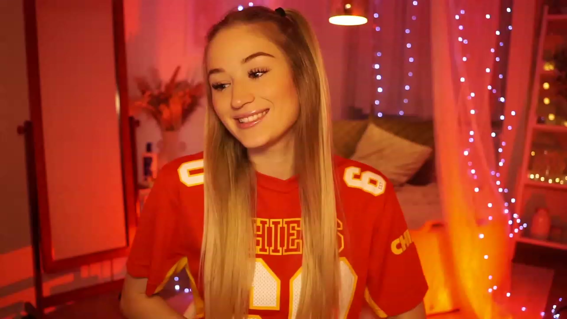 Gallery image thumbnail from CheckmyPeach's myfreecams stream on, 02/11/2024, 17:30 image 13 of 20