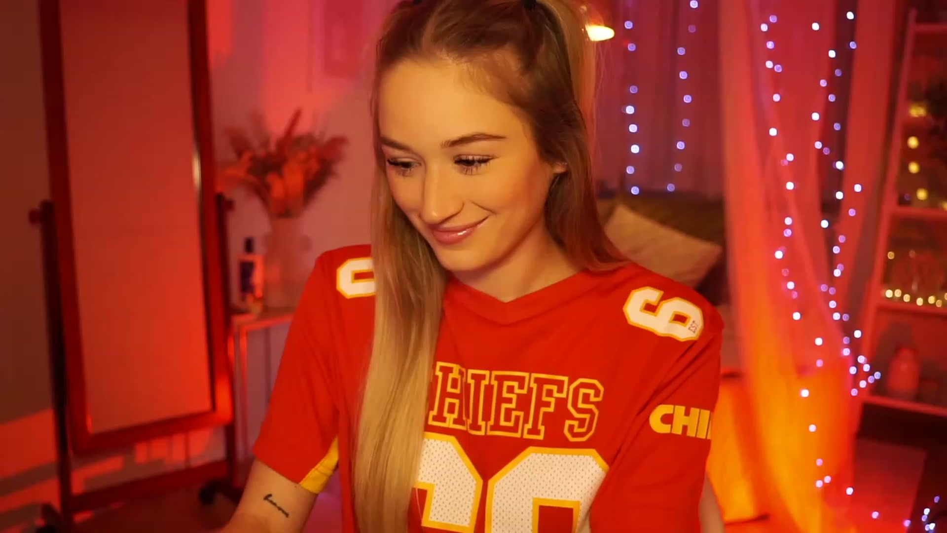 Gallery image thumbnail from CheckmyPeach's myfreecams stream on, 02/11/2024, 17:30 image 8 of 20
