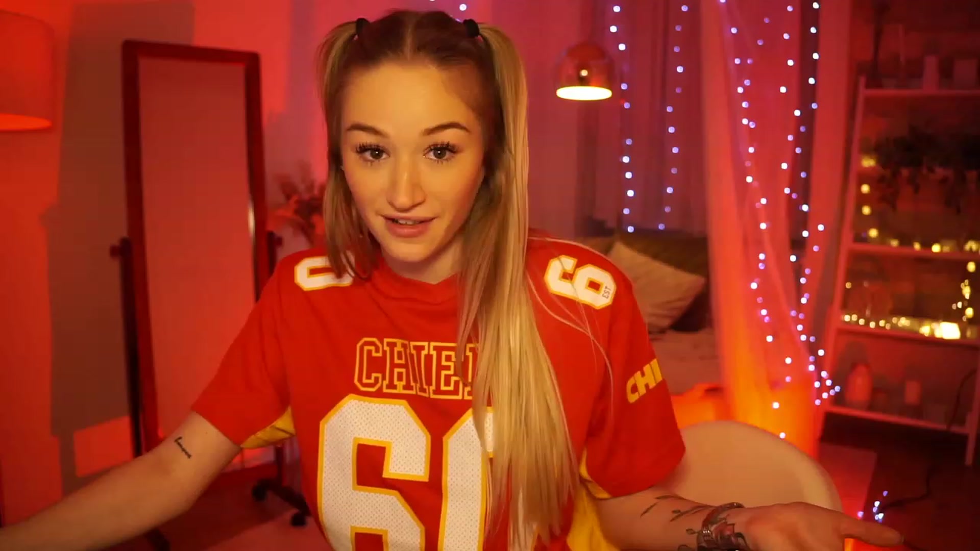 Gallery image thumbnail from CheckmyPeach's myfreecams stream on, 02/11/2024, 20:20 image 7 of 20