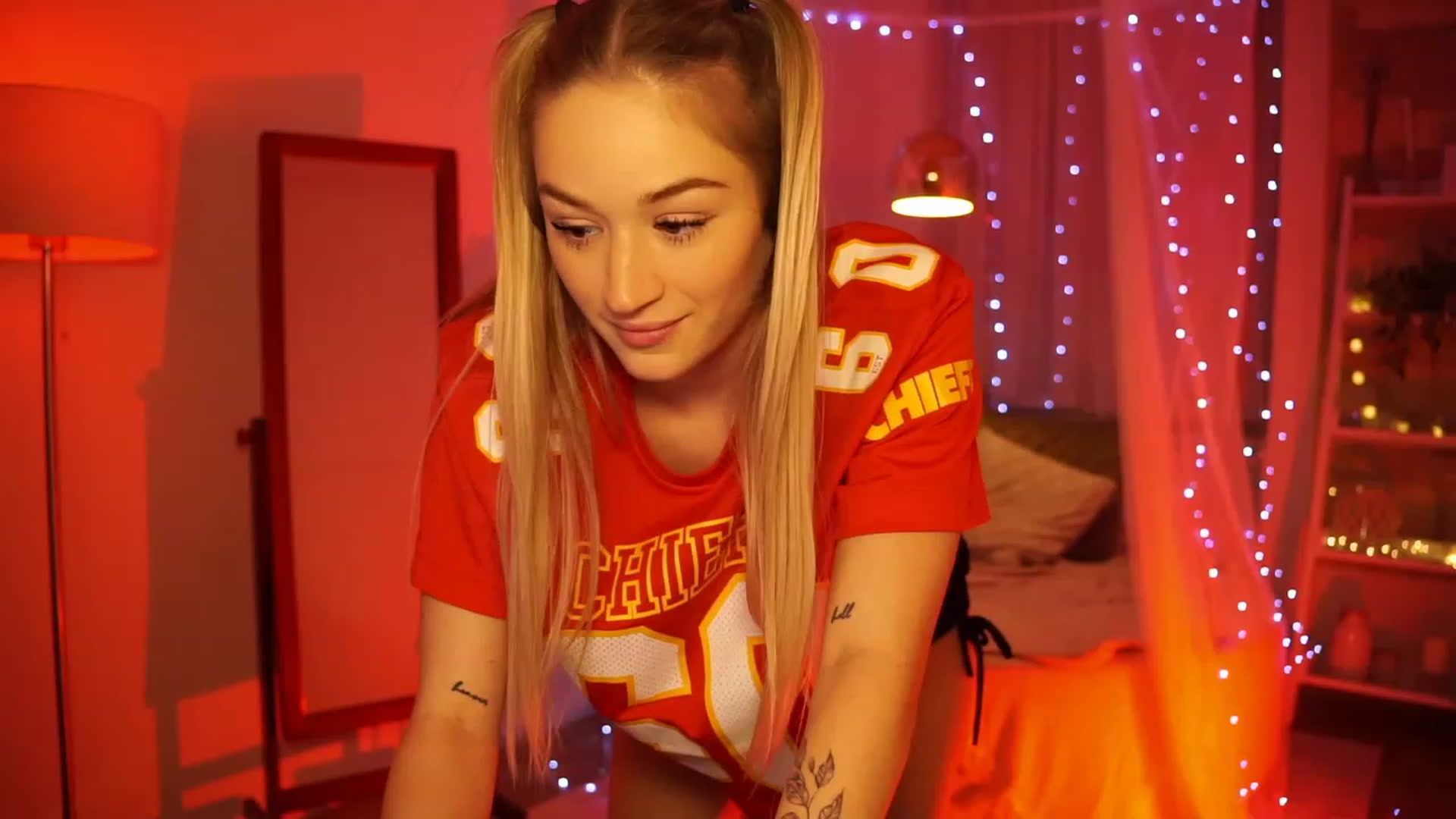 Gallery image thumbnail from CheckmyPeach's myfreecams stream on, 02/11/2024, 20:20 image 4 of 20