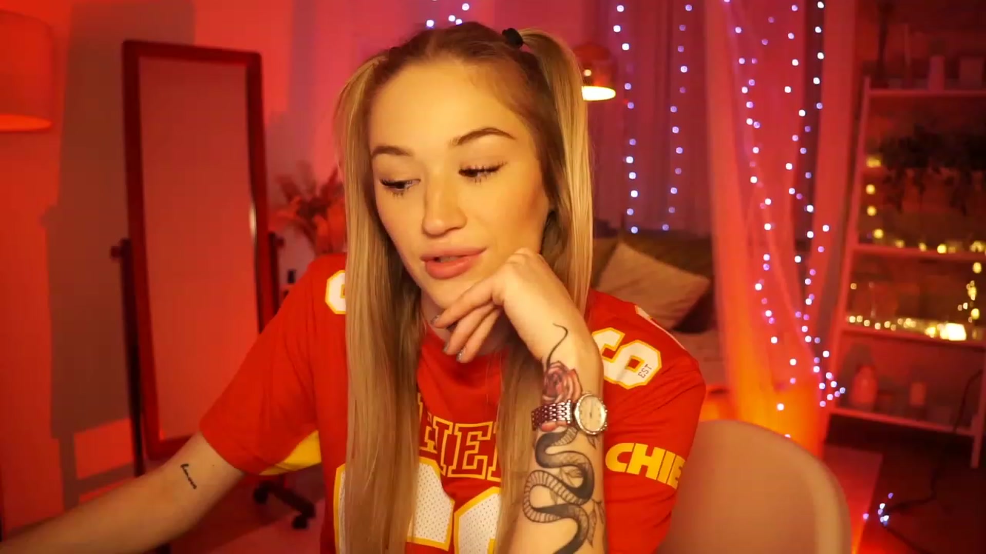 Gallery image thumbnail from CheckmyPeach's myfreecams stream on, 02/11/2024, 20:20 image 15 of 20