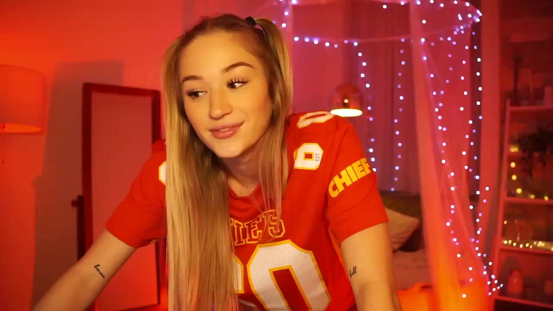 Gallery image thumbnail from CheckmyPeach's myfreecams stream on, 02/11/2024, 20:35 image 4 of 20