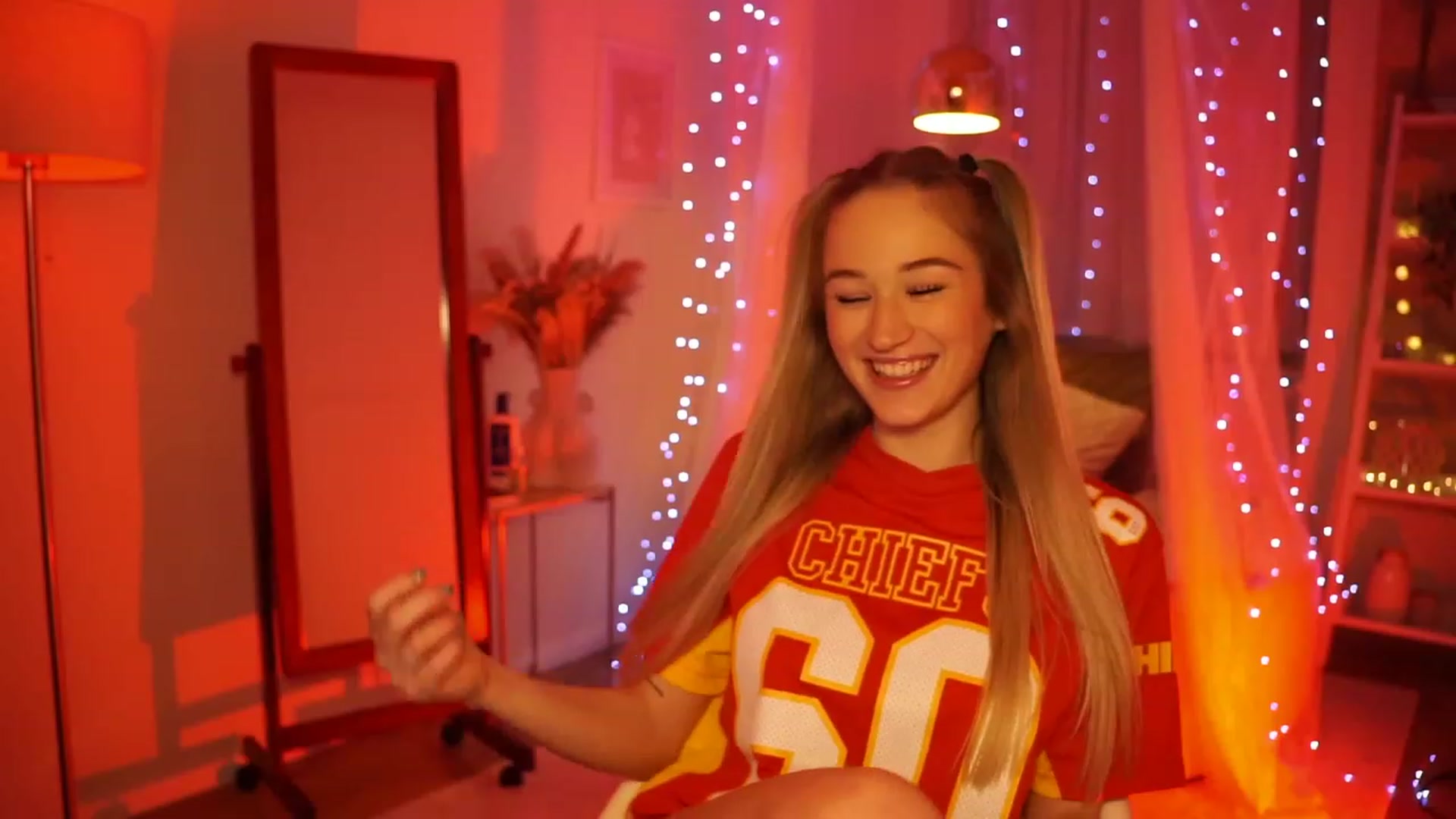 Gallery image thumbnail from CheckmyPeach's myfreecams stream on, 02/11/2024, 20:35 image 15 of 20