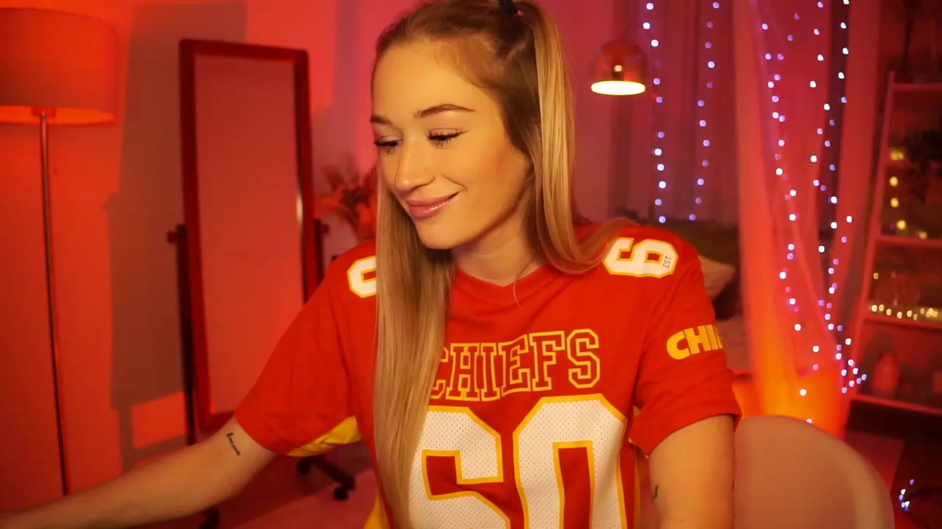 Gallery image thumbnail from CheckmyPeach's myfreecams stream on, 02/11/2024, 20:50 image 16 of 20