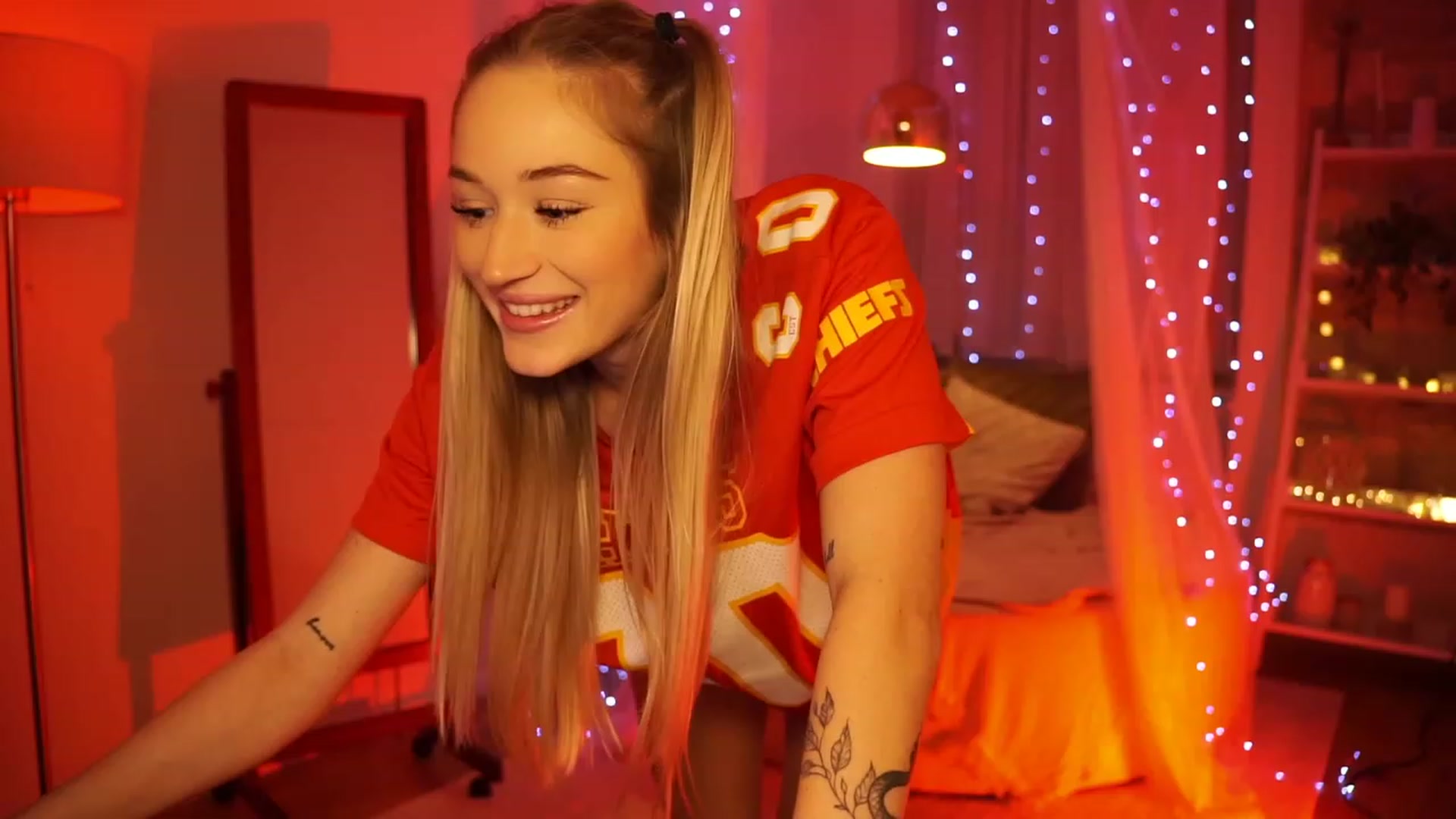 Gallery image thumbnail from CheckmyPeach's myfreecams stream on, 02/11/2024, 21:10 image 5 of 20
