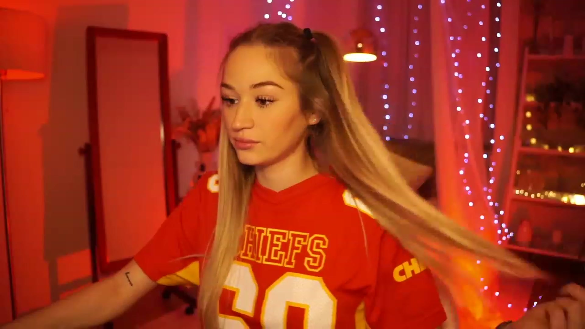 Gallery image thumbnail from CheckmyPeach's myfreecams stream on, 02/11/2024, 21:10 image 16 of 20
