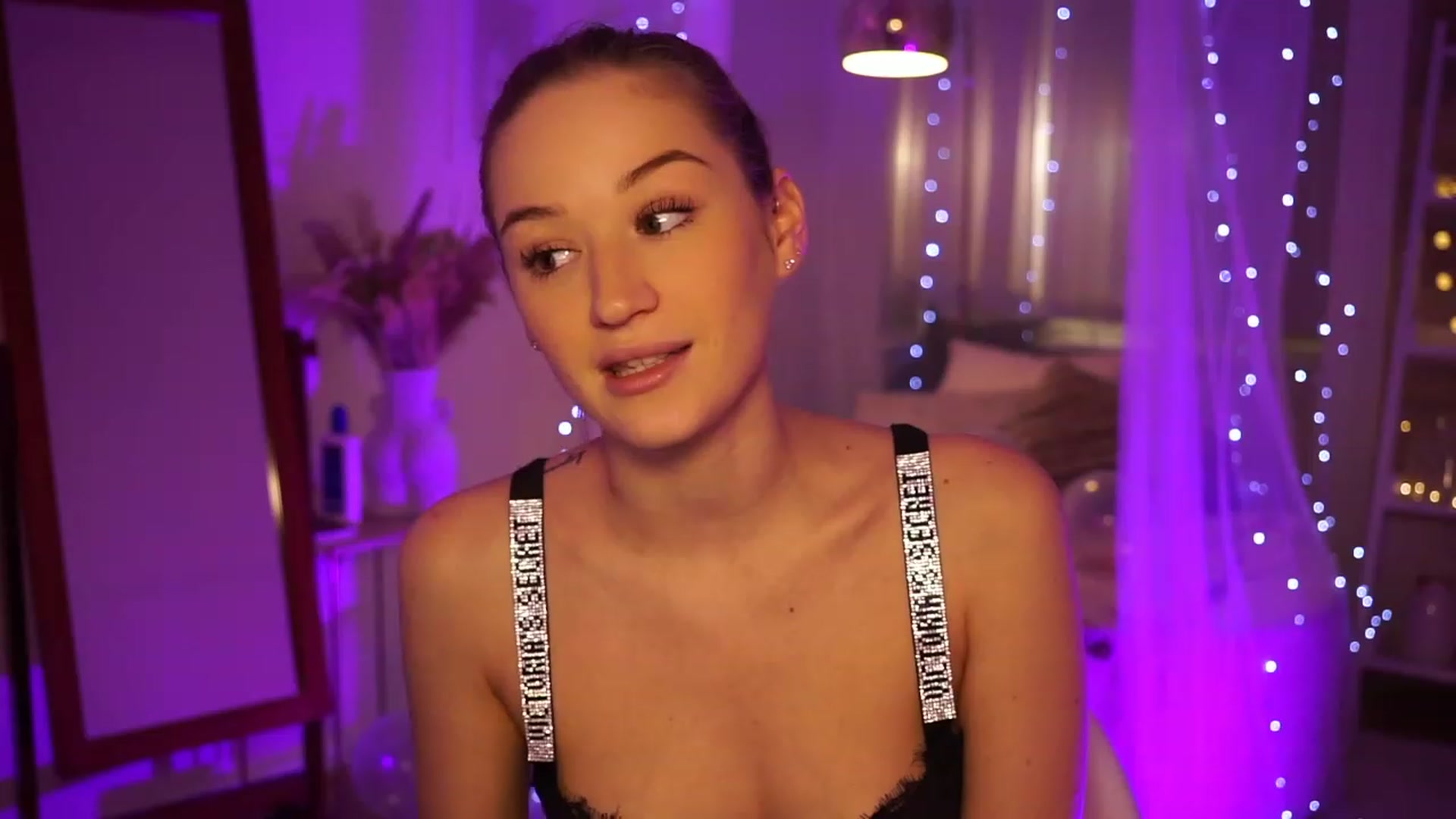 Gallery image thumbnail from CheckmyPeach's myfreecams stream on, 02/13/2024, 07:40 image 17 of 20