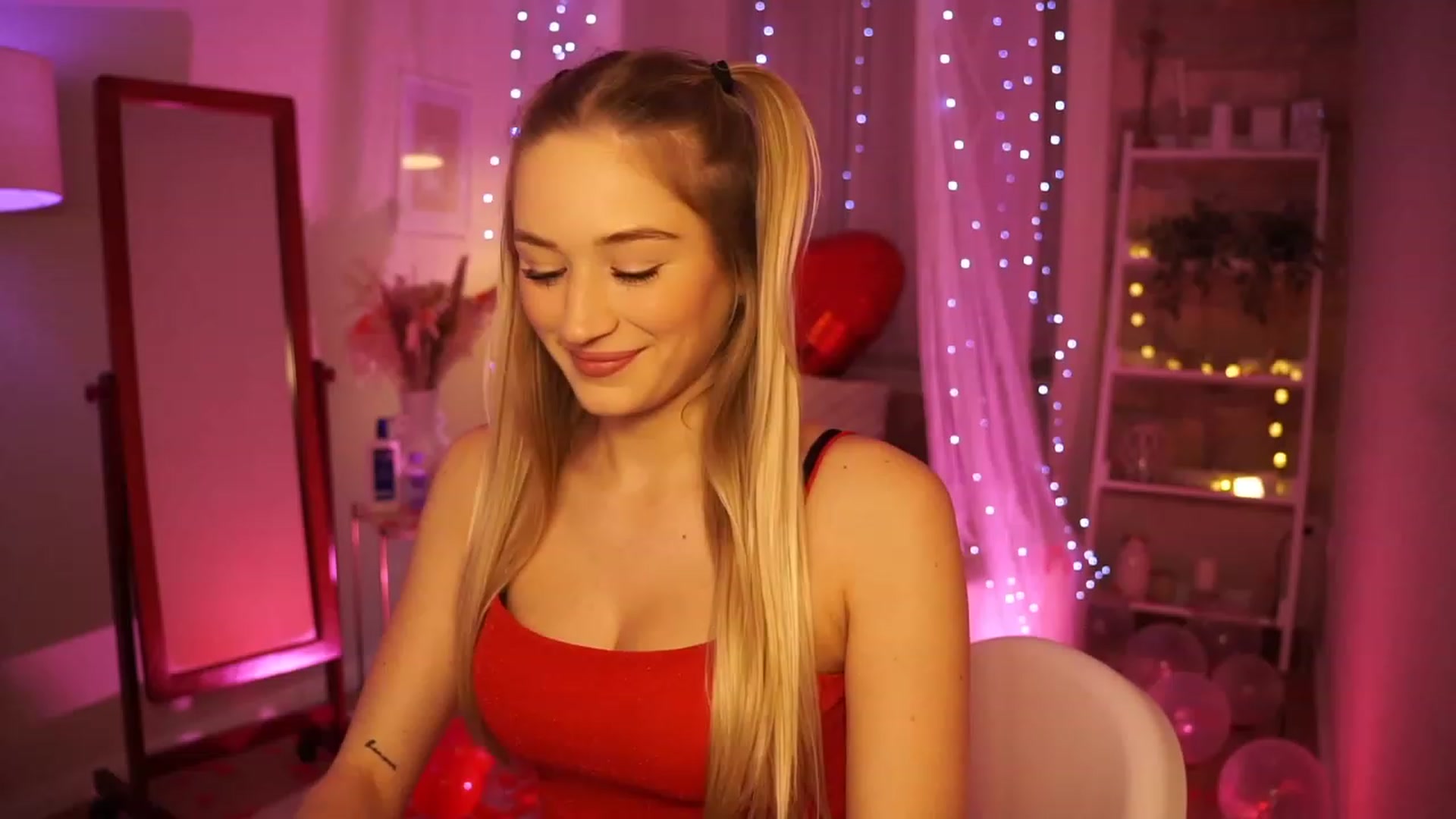 Gallery image thumbnail from CheckmyPeach's myfreecams stream on, 02/15/2024, 24:04 image 8 of 20