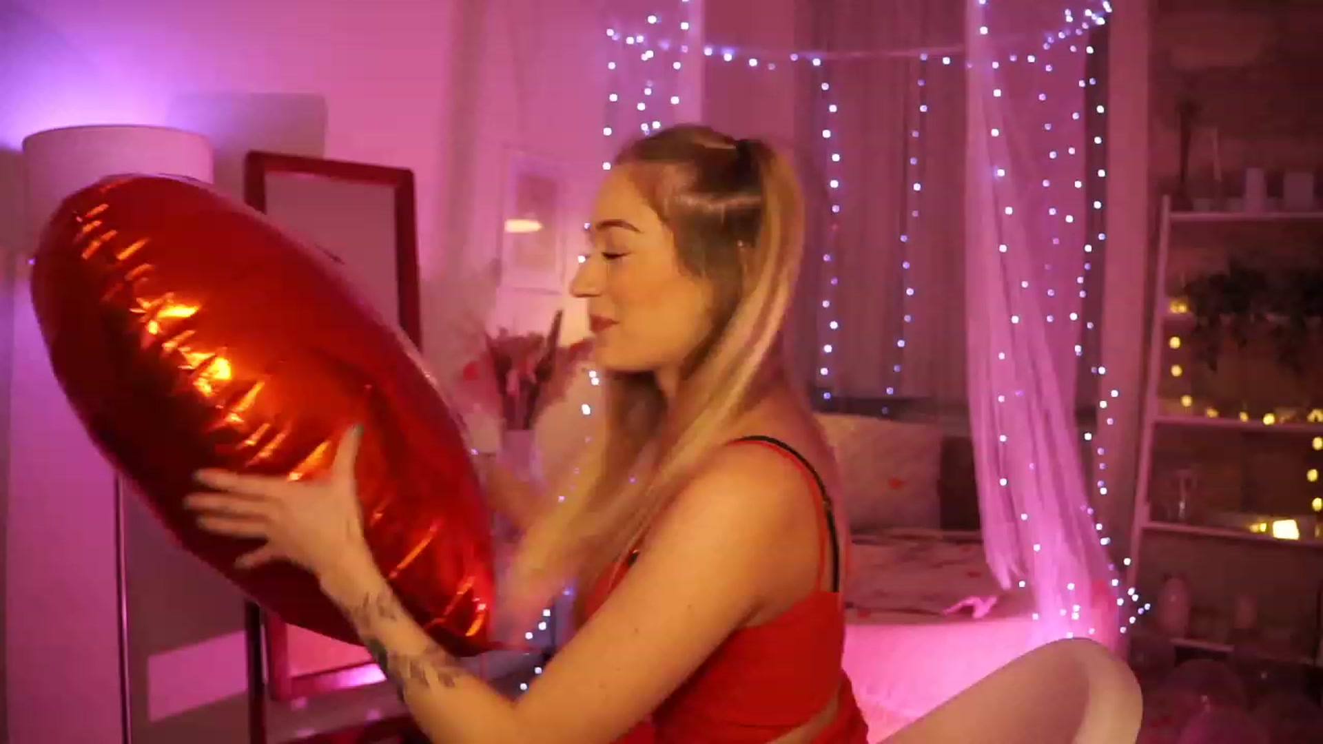 Gallery image thumbnail from CheckmyPeach's myfreecams stream on, 02/15/2024, 24:04 image 6 of 20