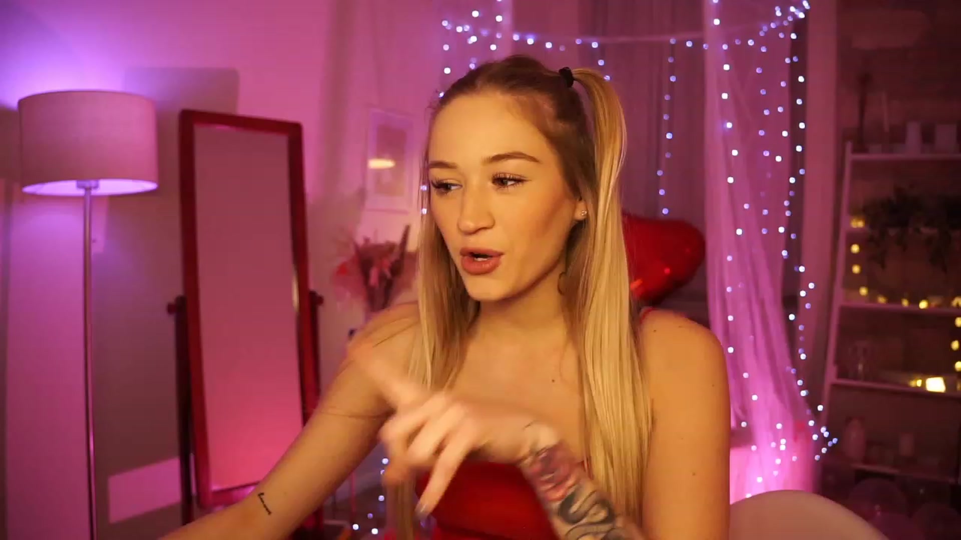 Gallery image thumbnail from CheckmyPeach's myfreecams stream on, 02/15/2024, 24:04 image 5 of 20
