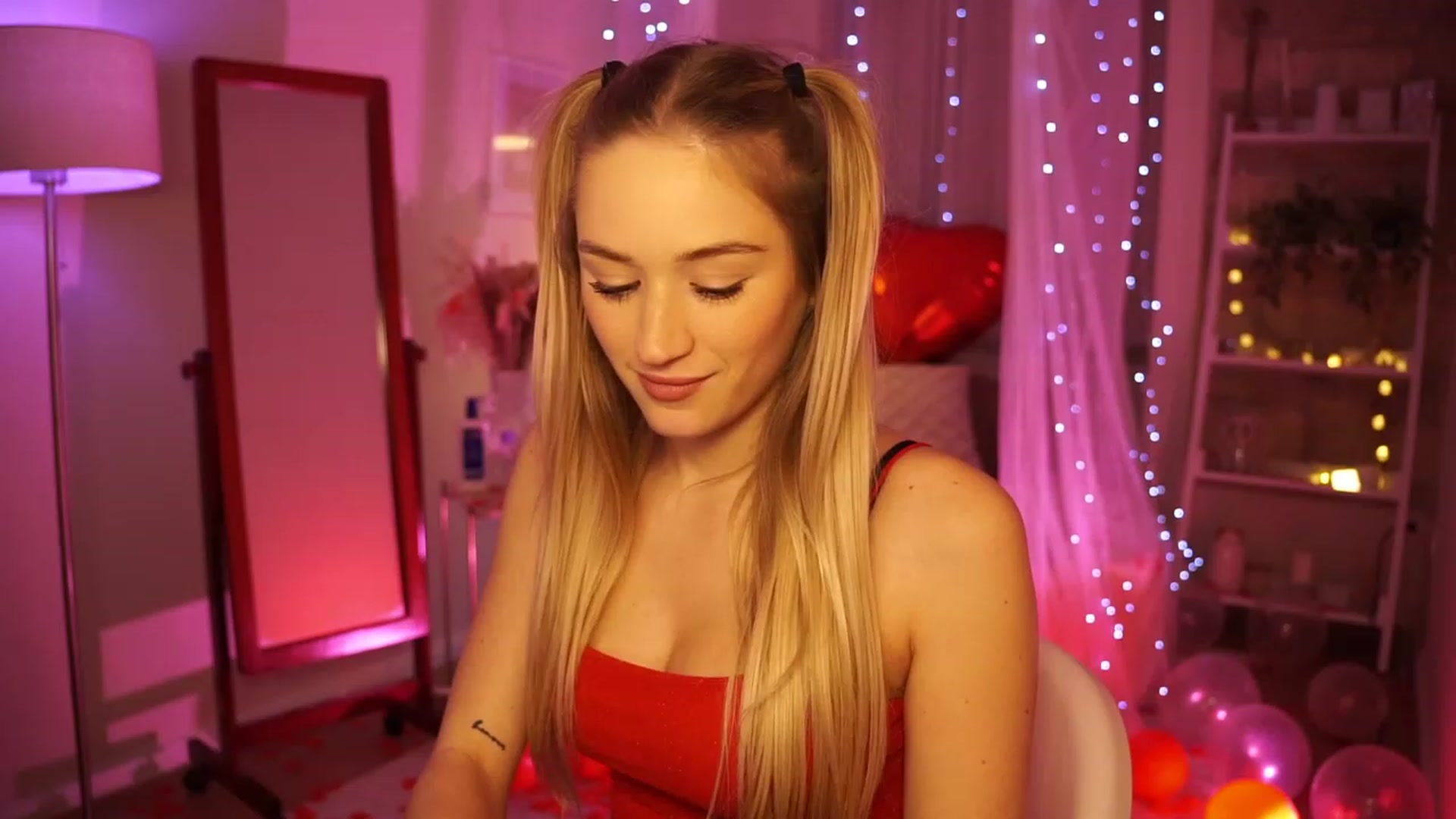 Gallery image thumbnail from CheckmyPeach's myfreecams stream on, 02/15/2024, 03:26 image 1 of 20