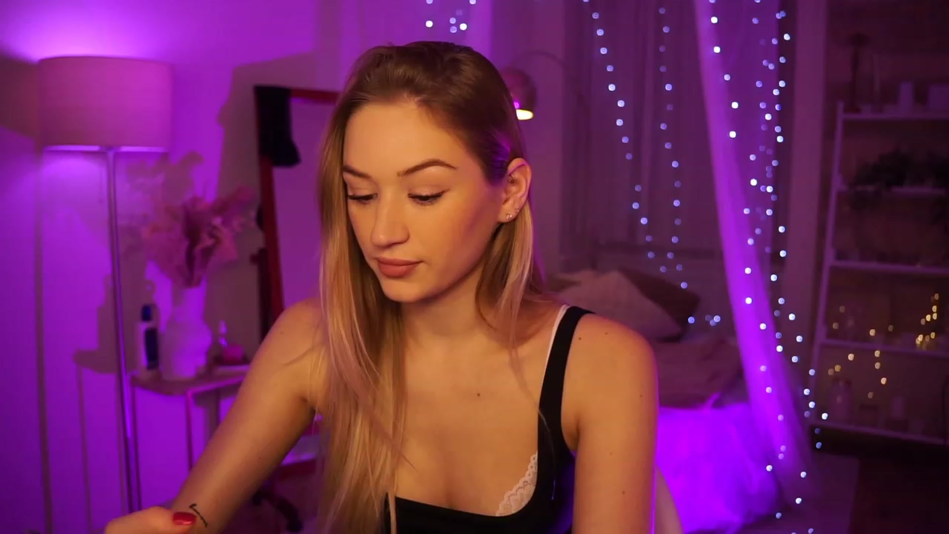 Gallery image thumbnail from CheckmyPeach's myfreecams stream on, 02/24/2024, 17:46 image 10 of 20