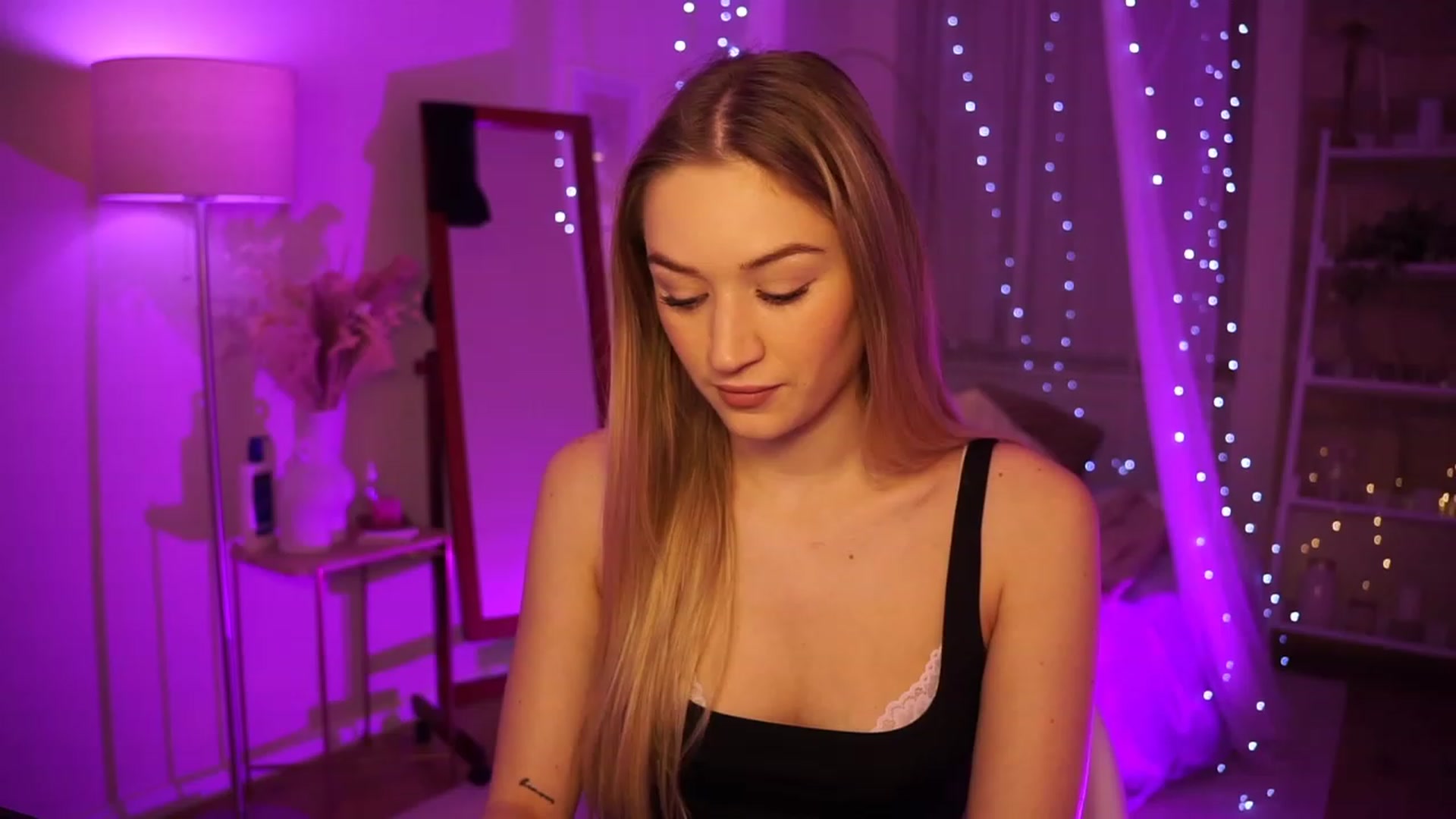 Gallery image thumbnail from CheckmyPeach's myfreecams stream on, 02/24/2024, 17:46 image 6 of 20