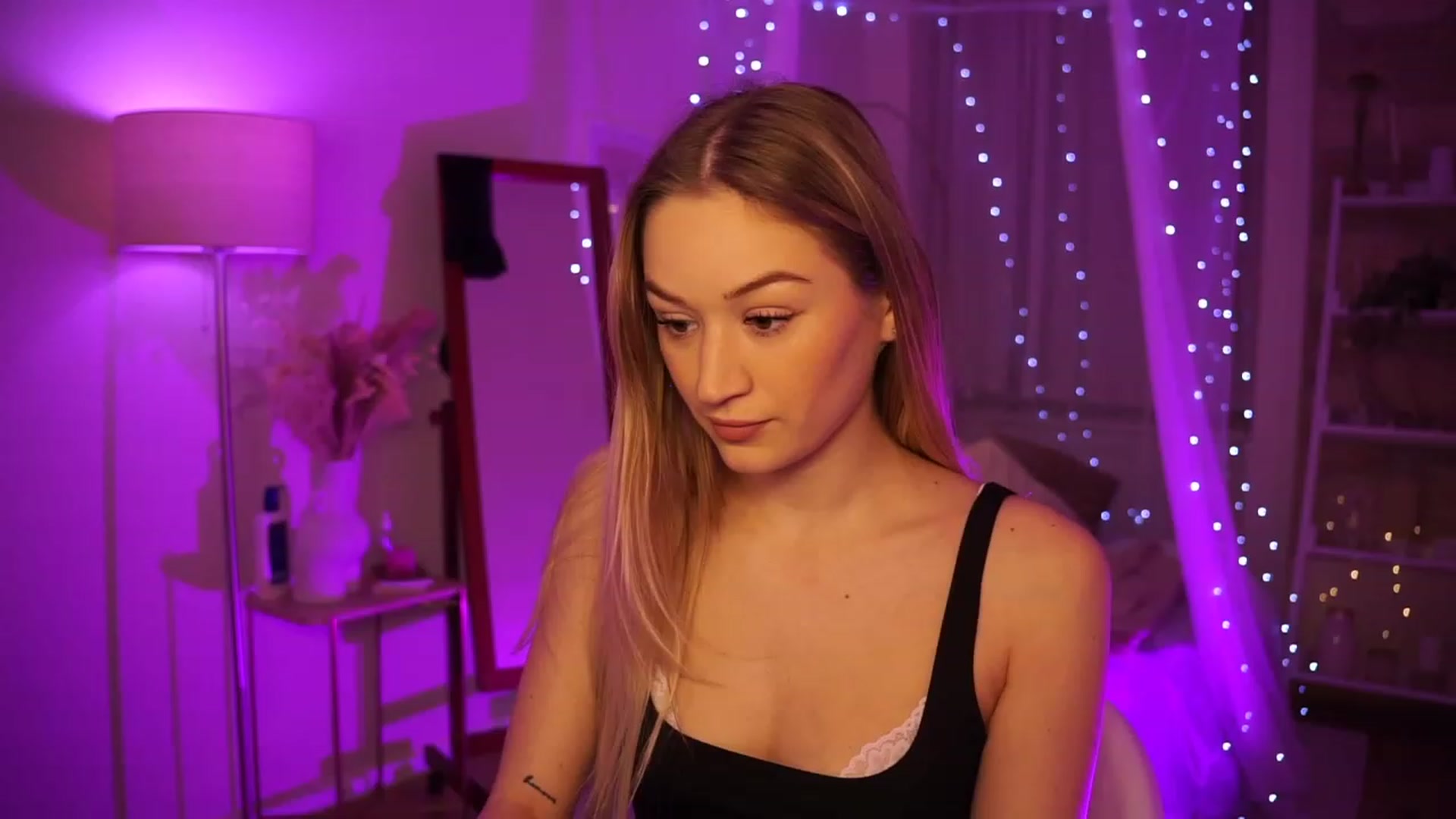 Gallery image thumbnail from CheckmyPeach's myfreecams stream on, 02/24/2024, 17:46 image 5 of 20