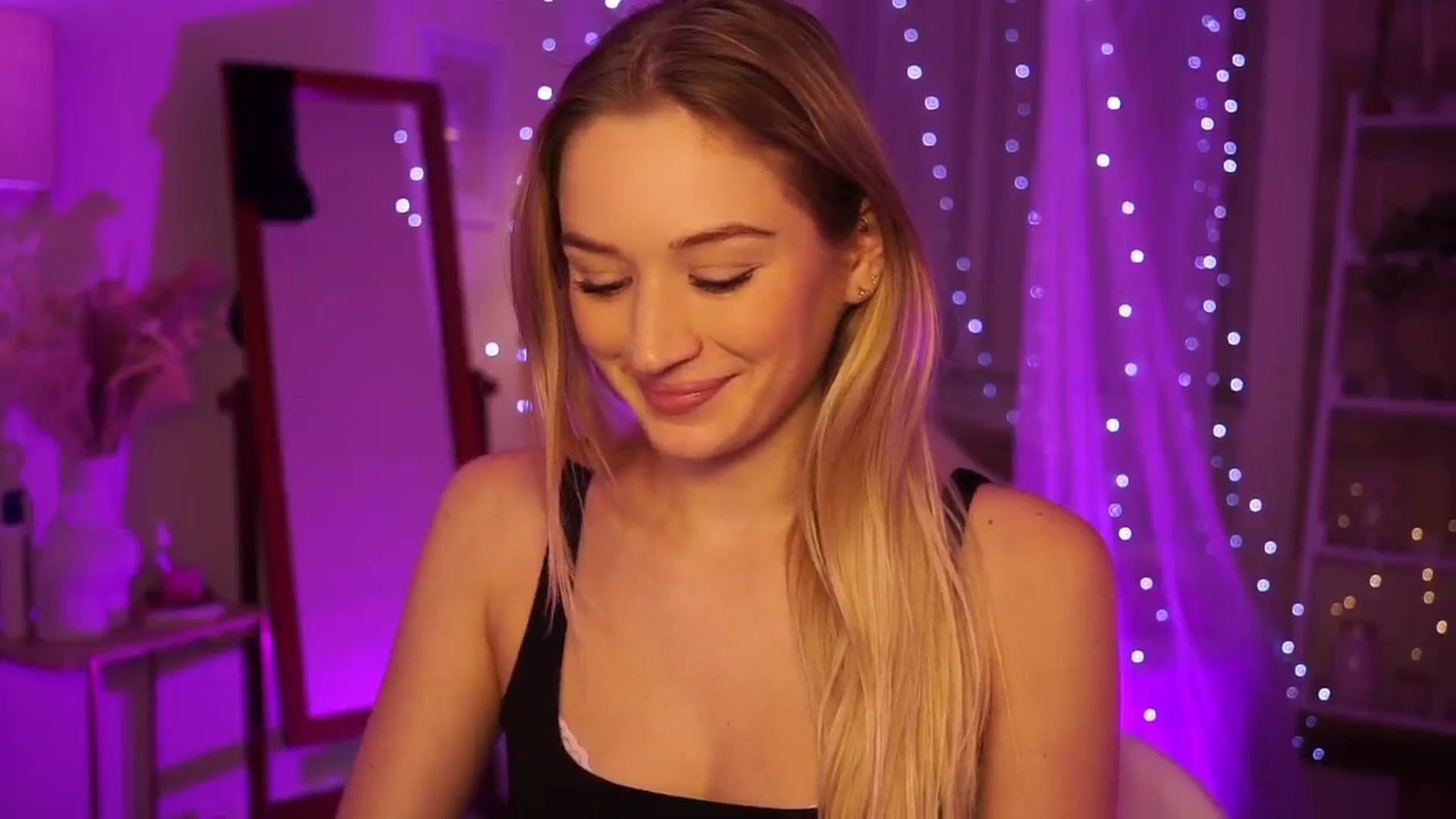 Gallery image thumbnail from CheckmyPeach's myfreecams stream on, 02/24/2024, 19:53 image 3 of 20