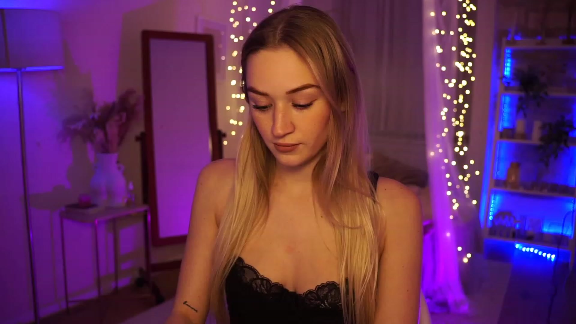 Gallery image thumbnail from CheckmyPeach's myfreecams stream on, 02/28/2024, 06:29 image 18 of 20