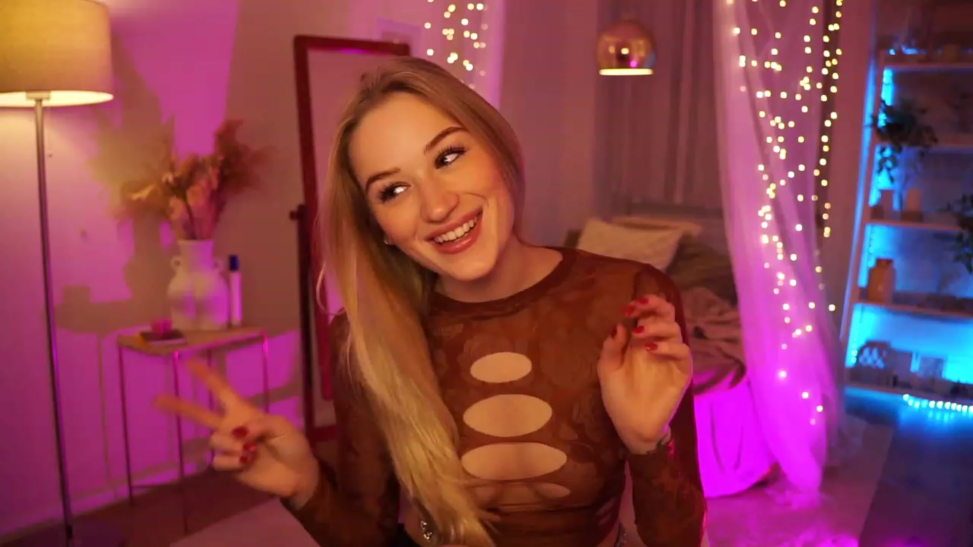 Gallery image thumbnail from CheckmyPeach's myfreecams stream on, 03/09/2024, 24:36 image 1 of 20