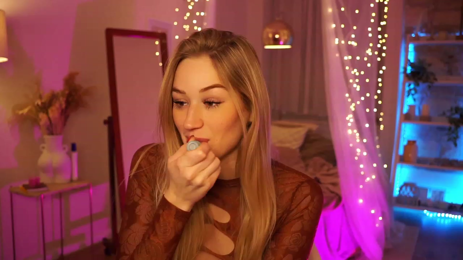 Gallery image thumbnail from CheckmyPeach's myfreecams stream on, 03/09/2024, 24:36 image 15 of 20