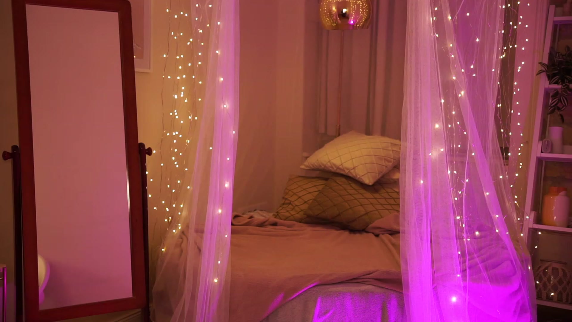 Gallery image thumbnail from CheckmyPeach's myfreecams stream on, 03/18/2024, 01:01 image 12 of 20