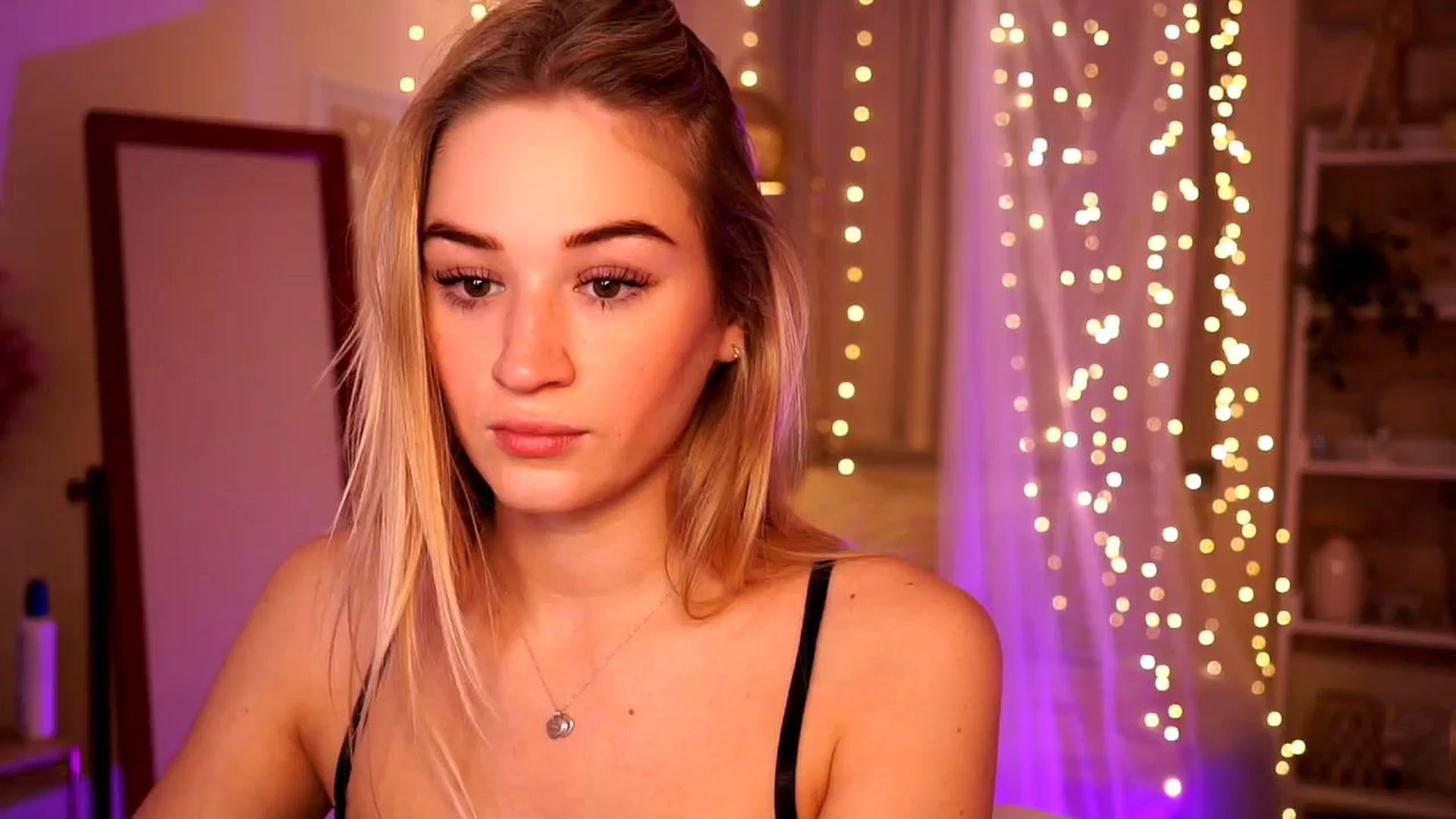 Gallery image thumbnail from CheckmyPeach's myfreecams stream on, 04/03/2024, 22:47 image 8 of 20