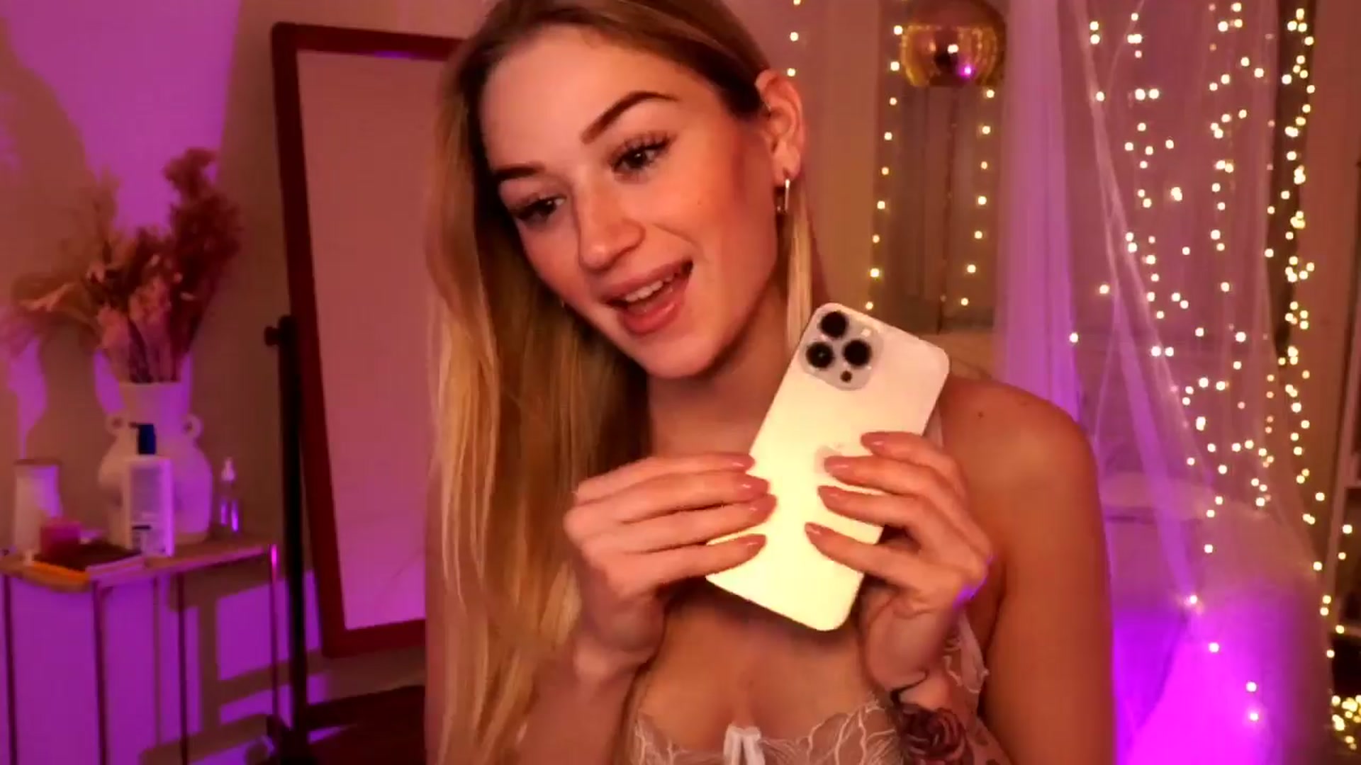 Gallery image thumbnail from CheckmyPeach's myfreecams stream on, 04/10/2024, 06:37 image 9 of 20