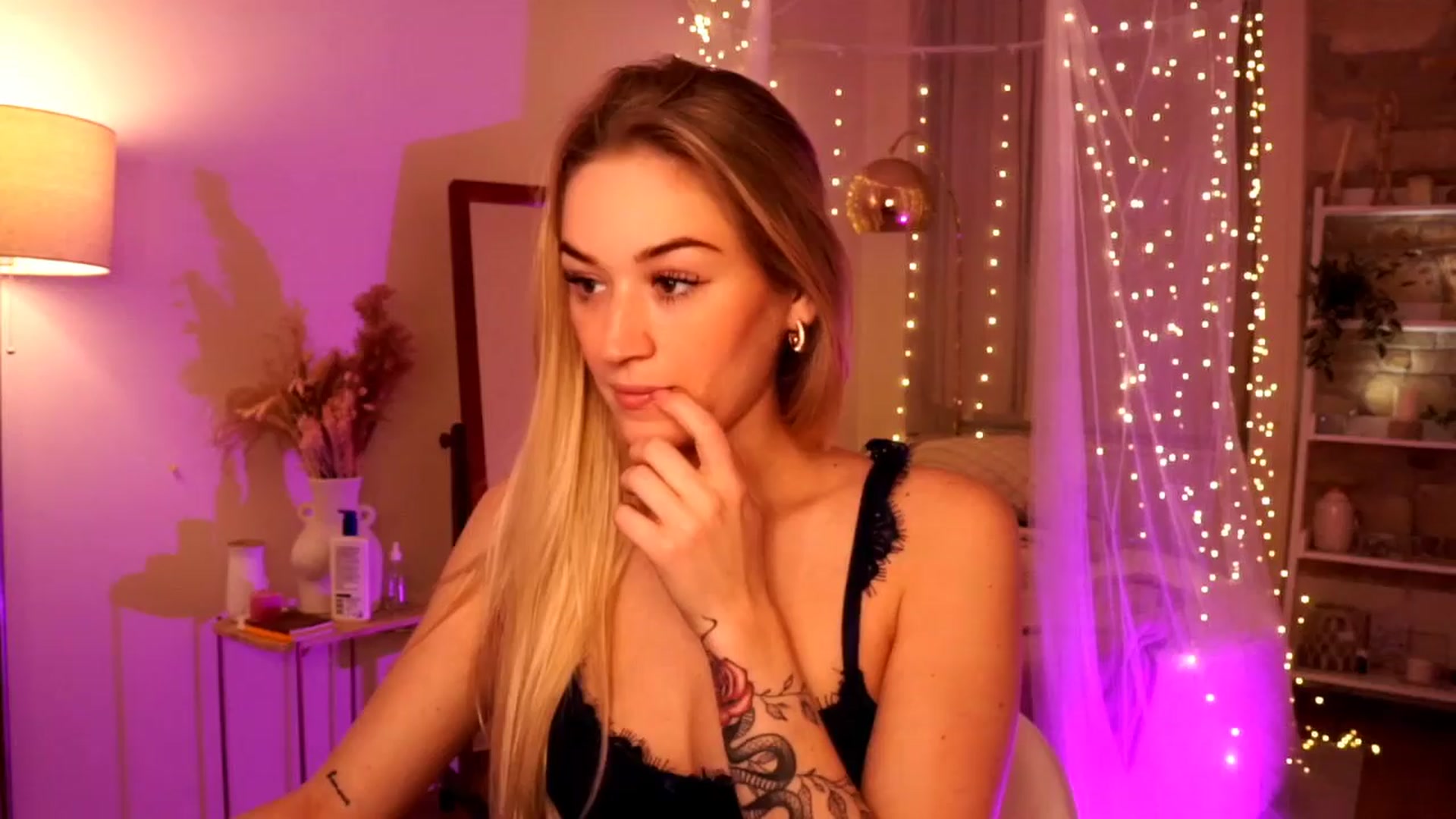 Gallery image thumbnail from CheckmyPeach's myfreecams stream on, 04/11/2024, 05:02 image 17 of 20