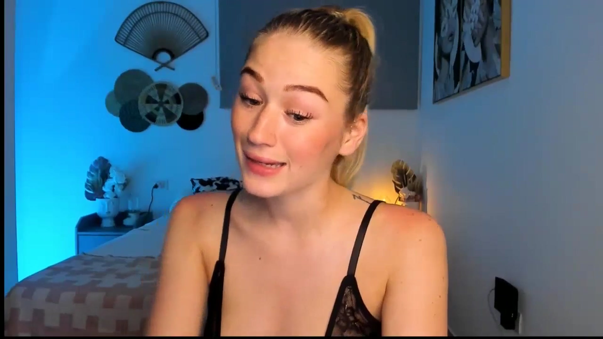 Gallery image thumbnail from CheckmyPeach's myfreecams stream on, 04/16/2024, 22:33 image 8 of 20