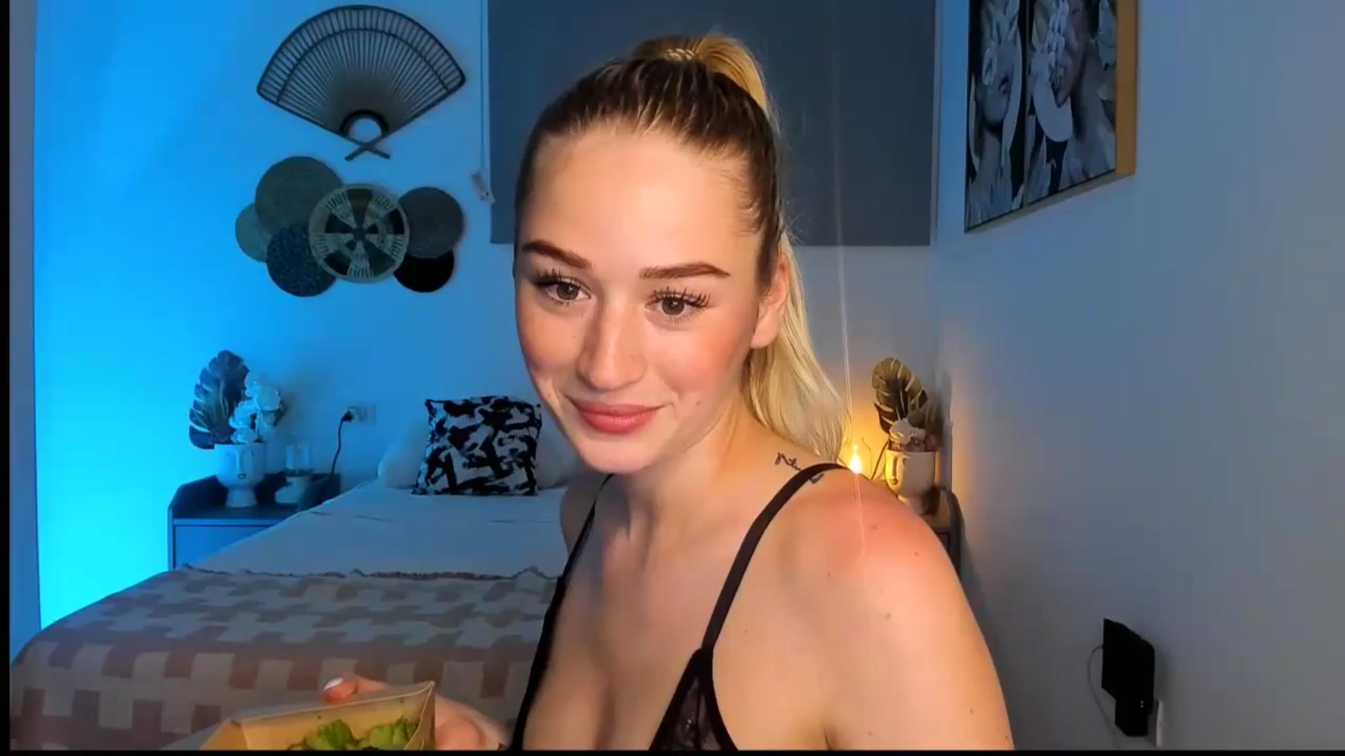 Gallery image thumbnail from CheckmyPeach's myfreecams stream on, 04/16/2024, 22:33 image 1 of 20