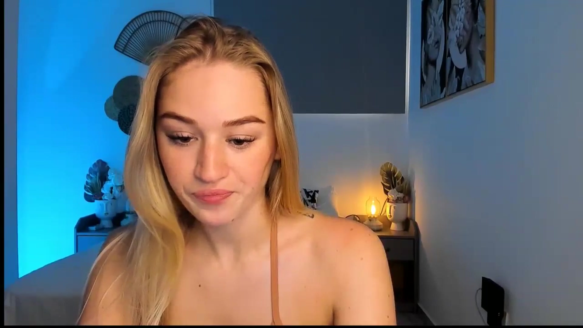Gallery image thumbnail from CheckmyPeach's myfreecams stream on, 04/18/2024, 09:16 image 12 of 20