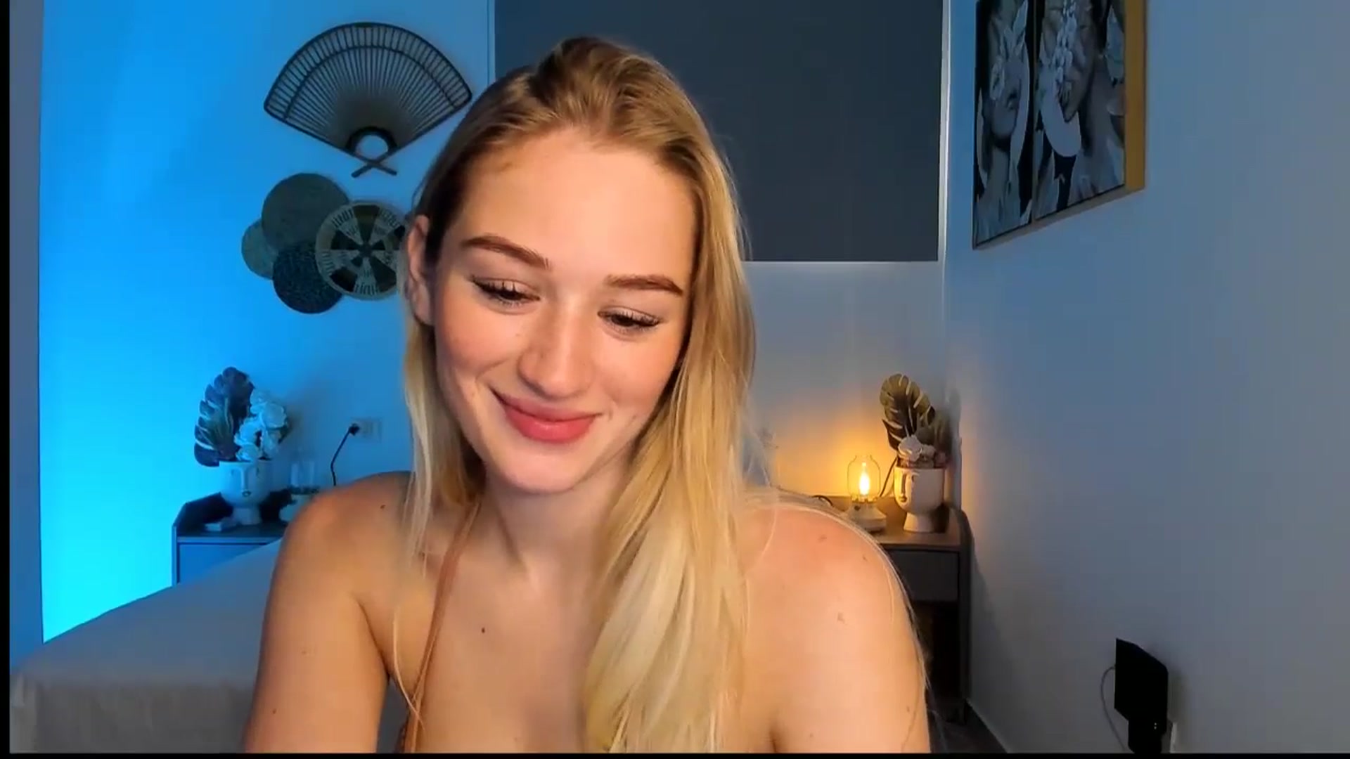 Gallery image thumbnail from CheckmyPeach's myfreecams stream on, 04/18/2024, 09:16 image 7 of 20