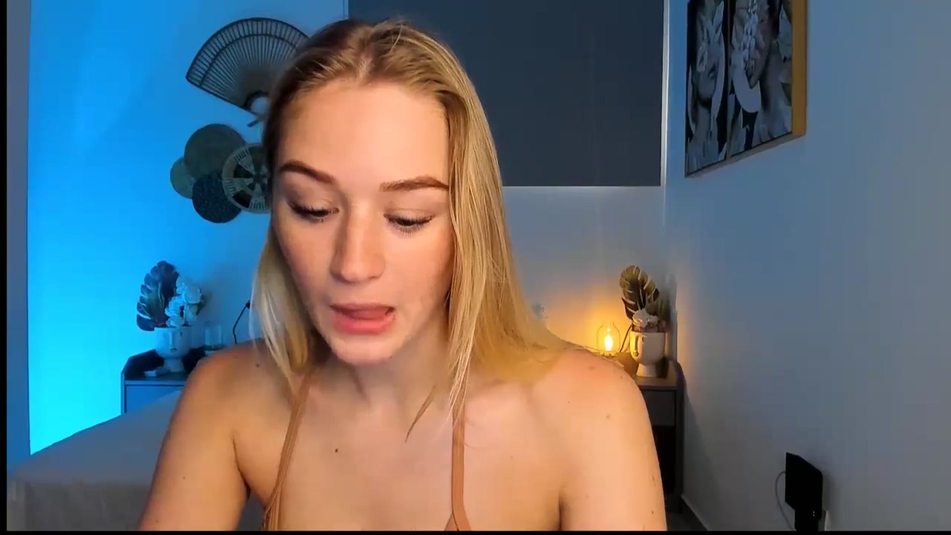 Gallery image thumbnail from CheckmyPeach's myfreecams stream on, 04/18/2024, 09:16 image 11 of 20