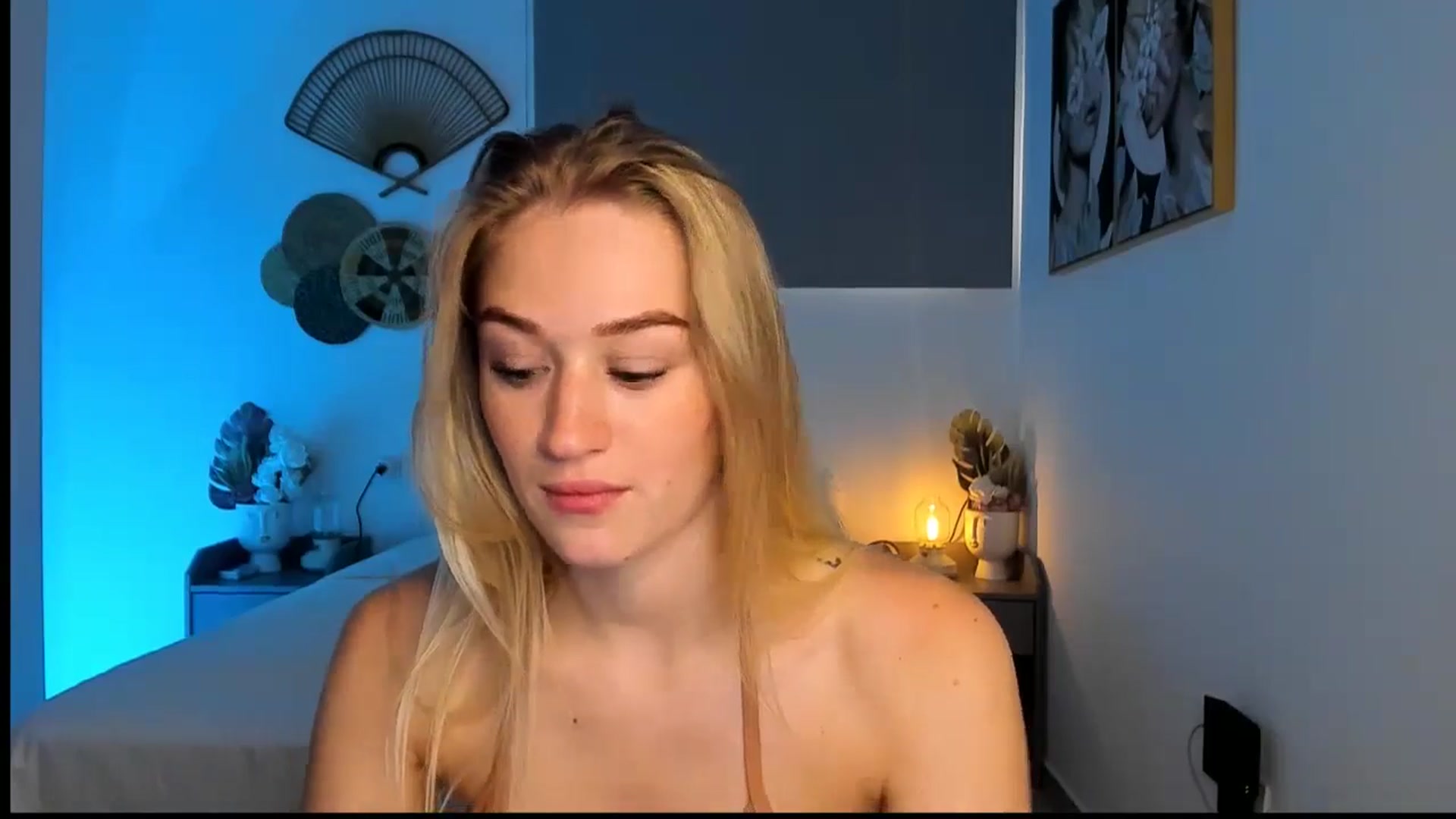 Gallery image thumbnail from CheckmyPeach's myfreecams stream on, 04/18/2024, 09:16 image 15 of 20