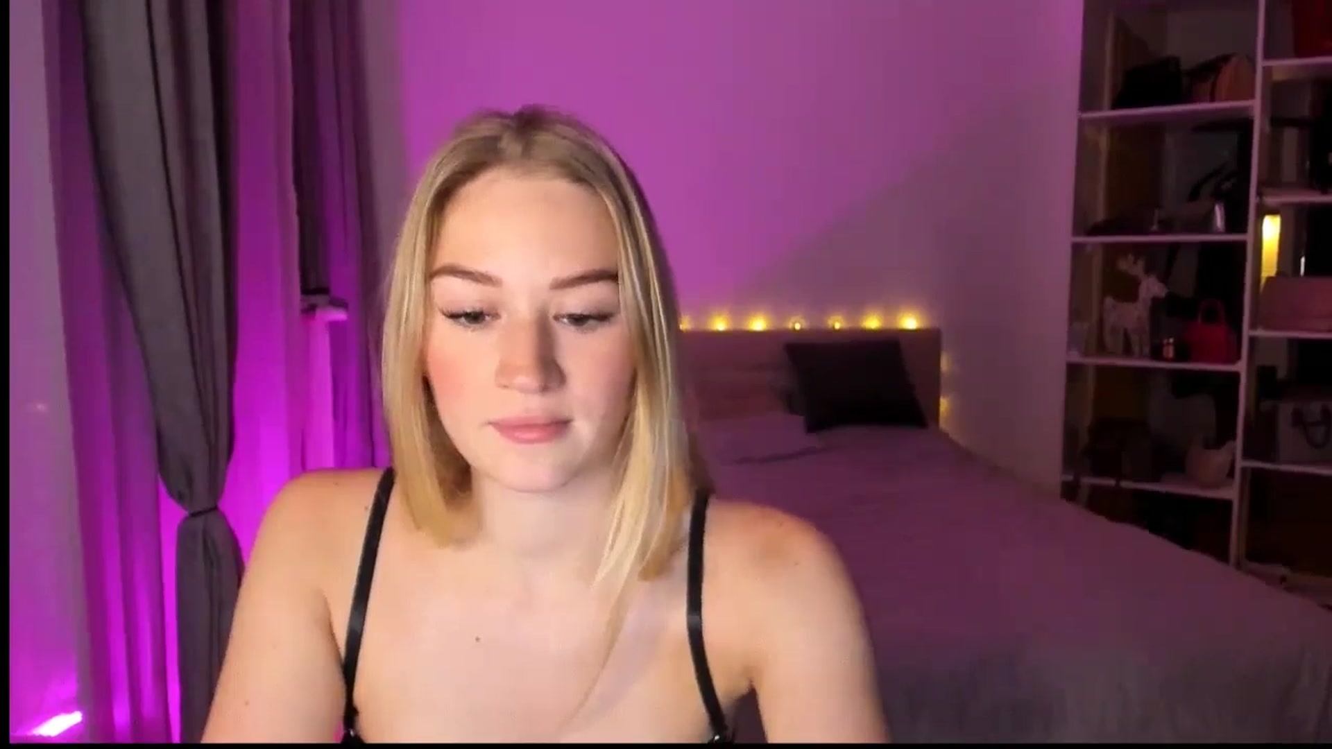 Gallery image thumbnail from CheckmyPeach's myfreecams stream on, 04/24/2024, 23:56 image 7 of 20