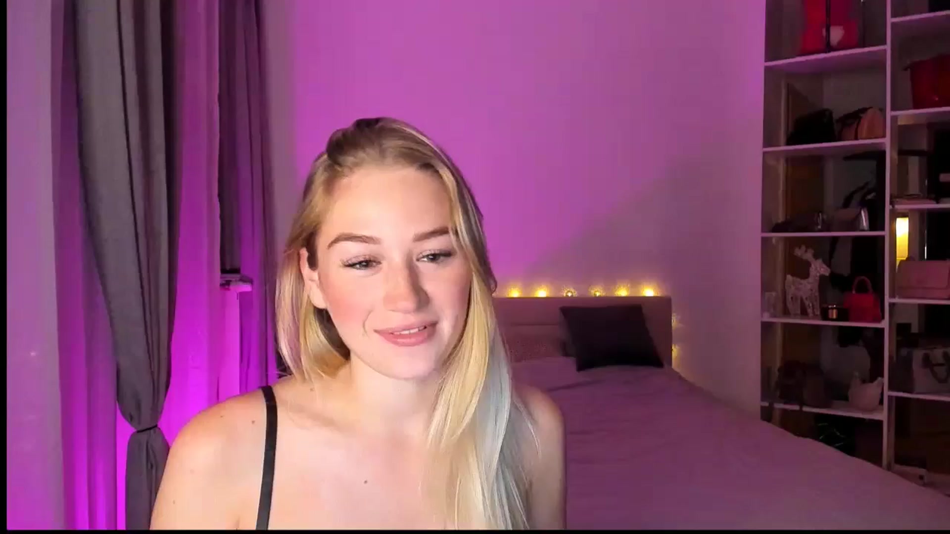 Gallery image thumbnail from CheckmyPeach's myfreecams stream on, 04/24/2024, 23:56 image 1 of 20
