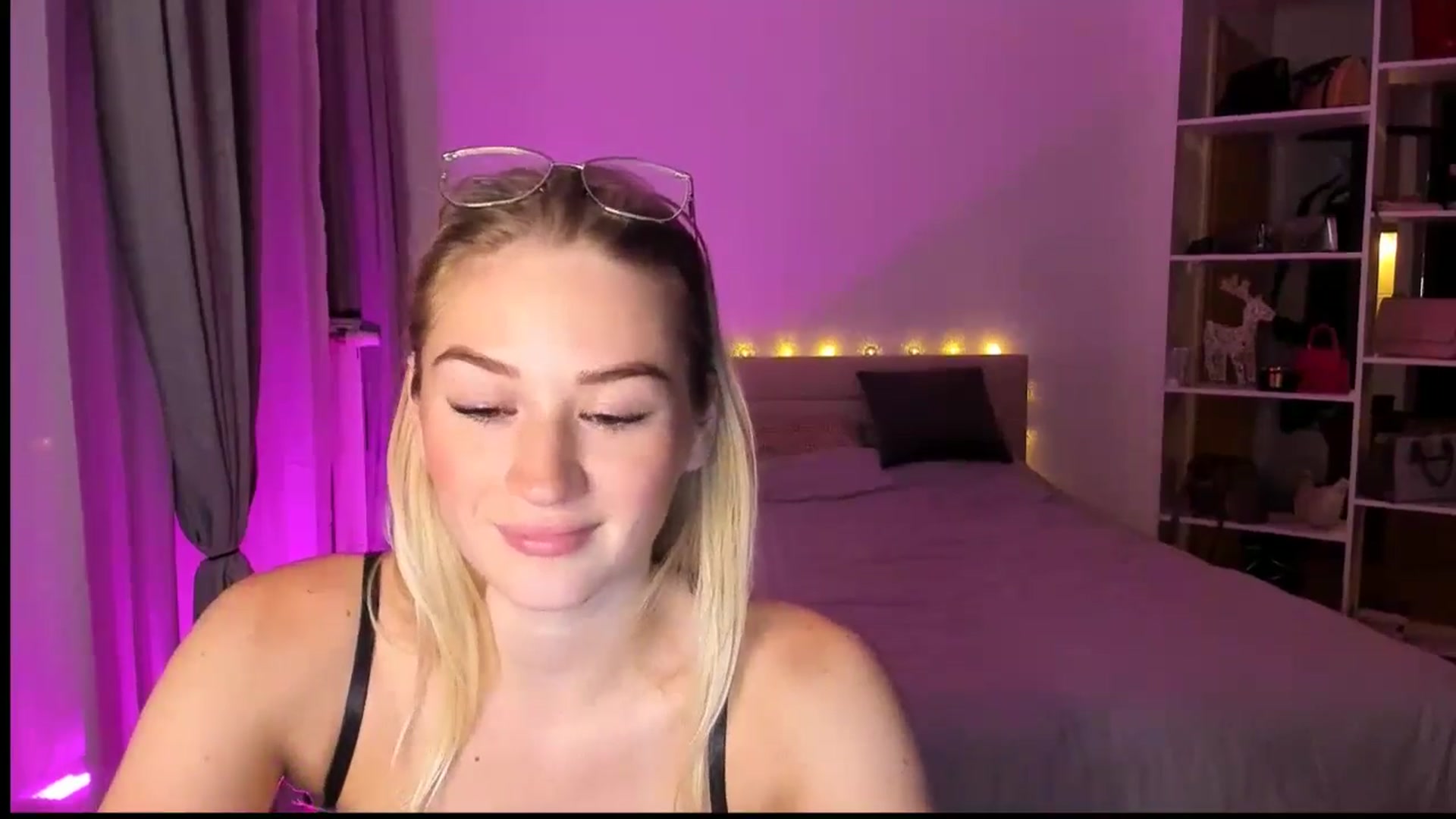Gallery image thumbnail from CheckmyPeach's myfreecams stream on, 04/24/2024, 23:56 image 18 of 20