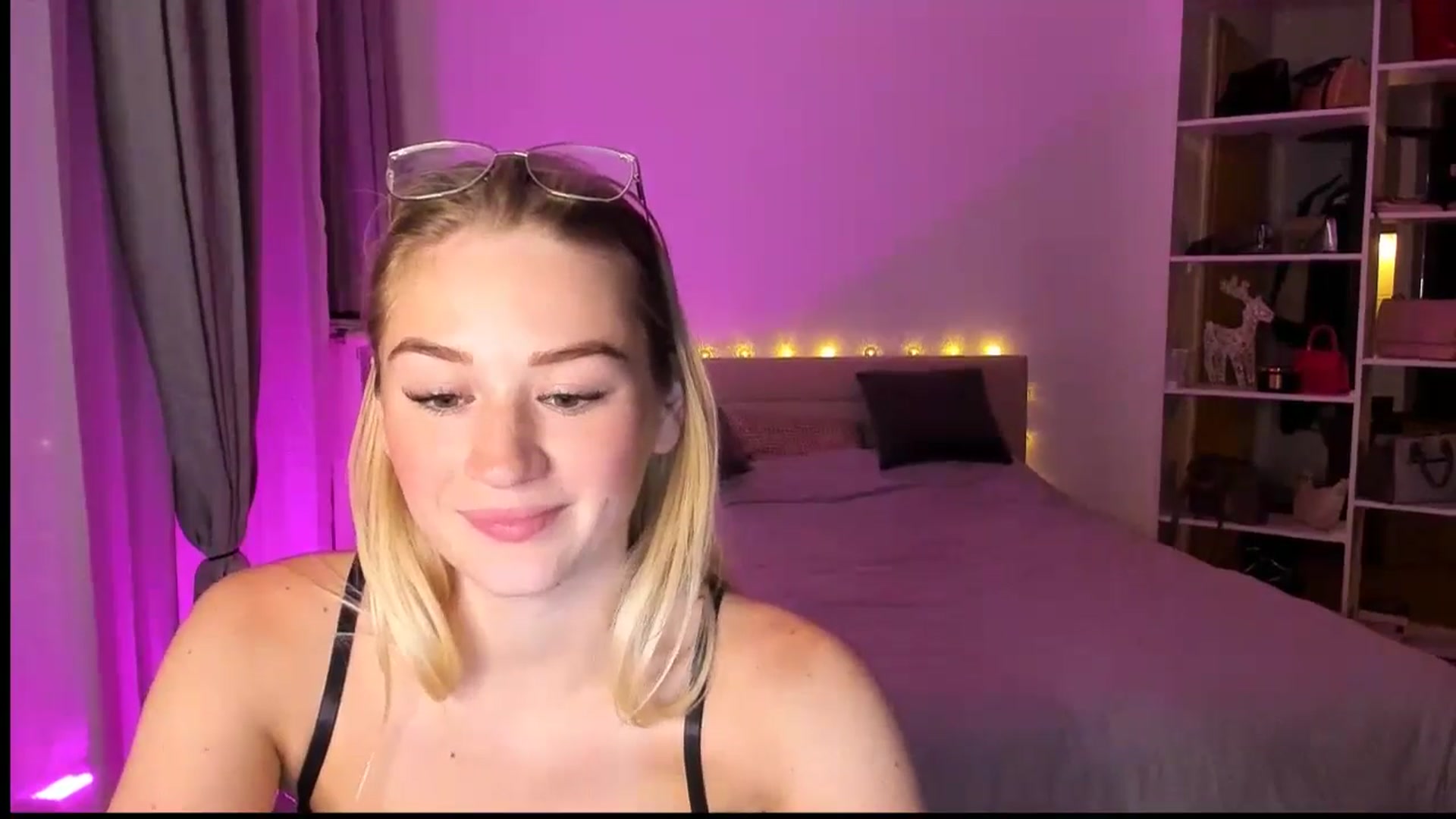 Gallery image thumbnail from CheckmyPeach's myfreecams stream on, 04/24/2024, 23:56 image 17 of 20