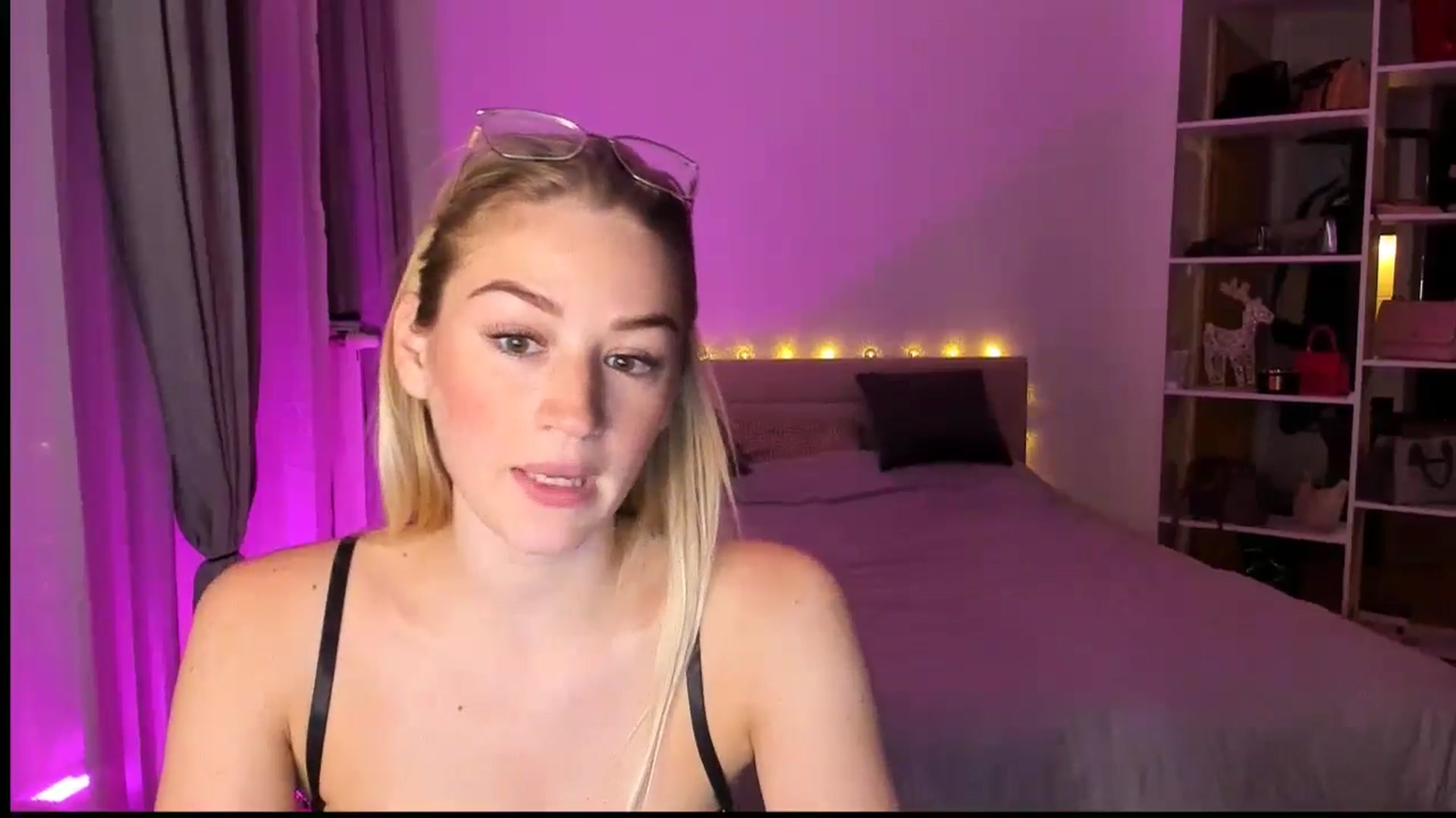 Gallery image thumbnail from CheckmyPeach's myfreecams stream on, 04/24/2024, 23:56 image 15 of 20
