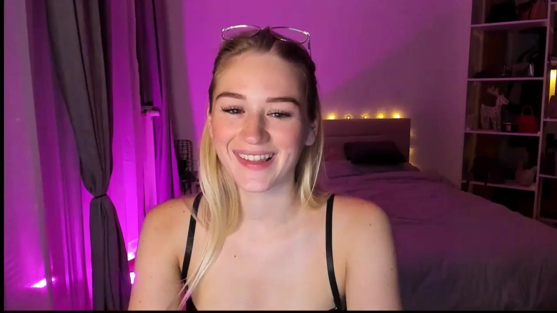 Gallery image thumbnail from CheckmyPeach's myfreecams stream on, 04/25/2024, 02:48 image 1 of 20