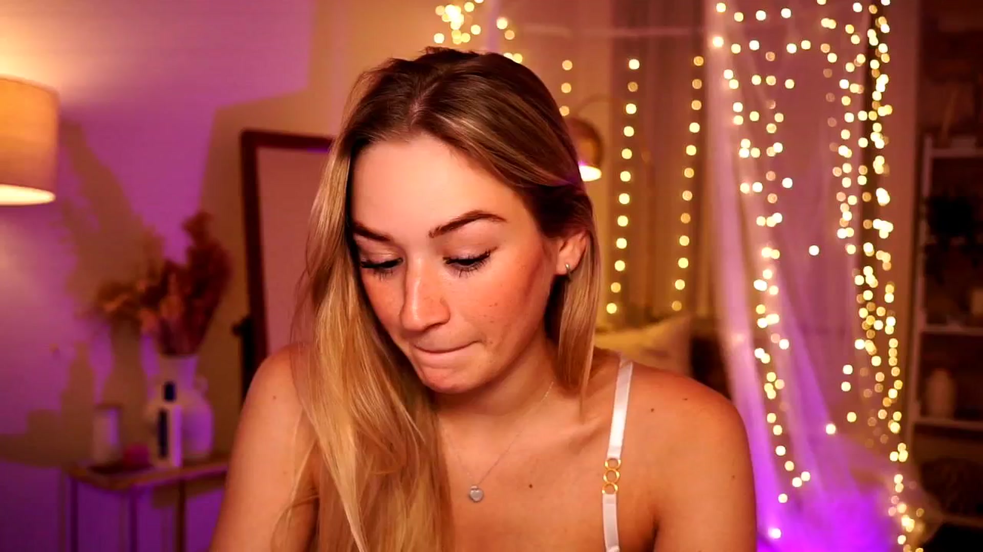 Gallery image thumbnail from CheckmyPeach's myfreecams stream on, 05/02/2024, 01:21 image 7 of 20